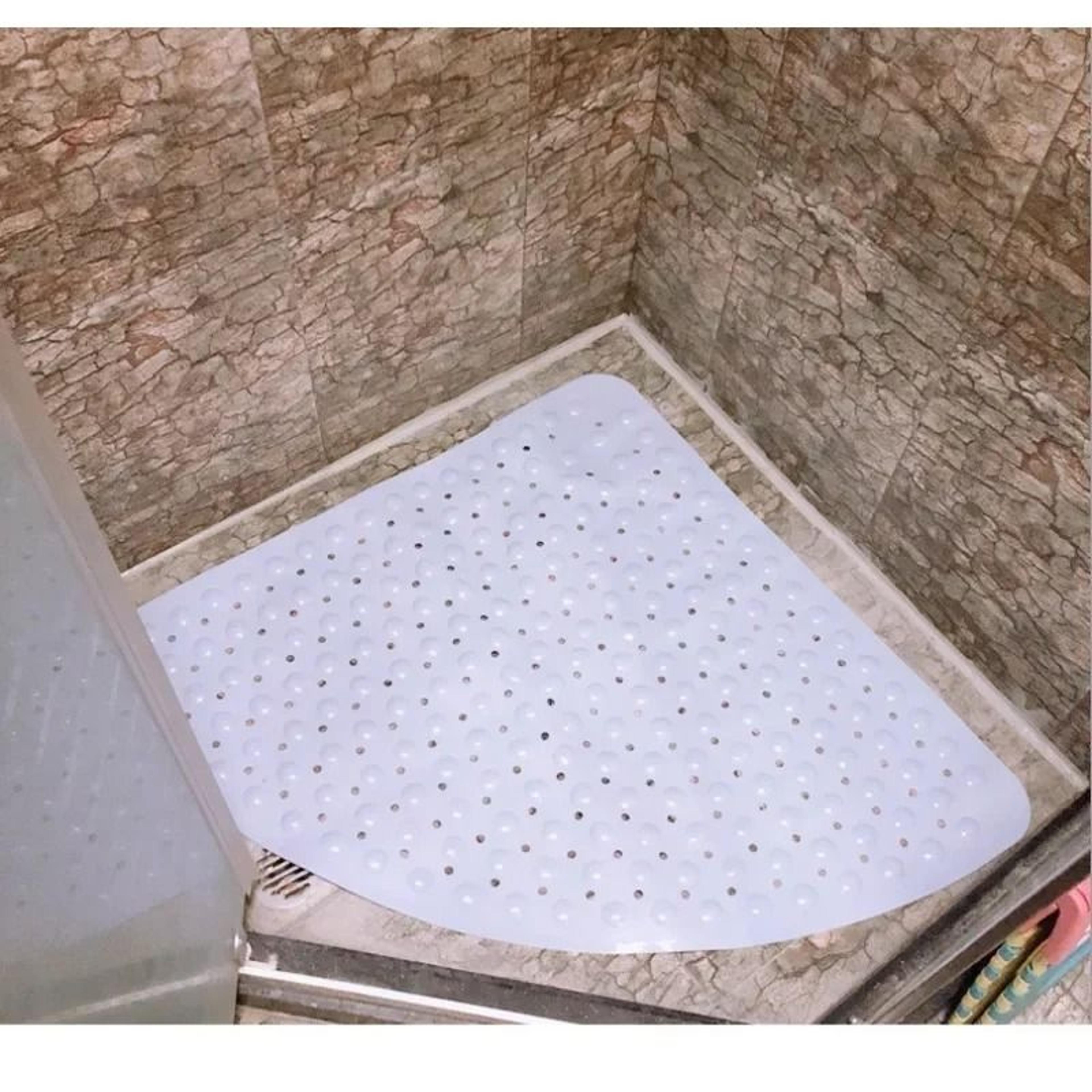 Comfortable Triangle Shower Mat With Non Slip Diamond Design 1