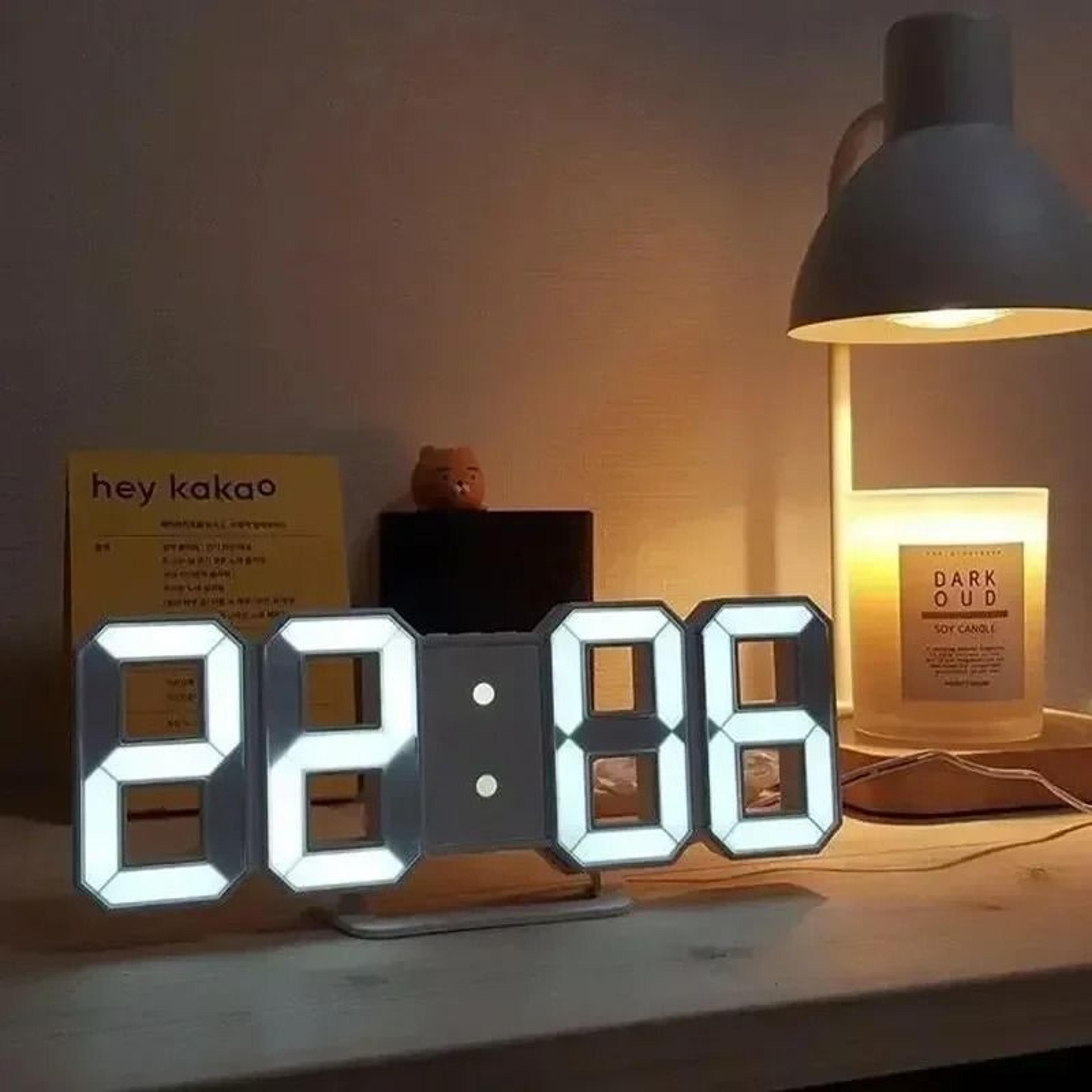 3D LED Digital Alarm Clock With Date And Temperature Display 4