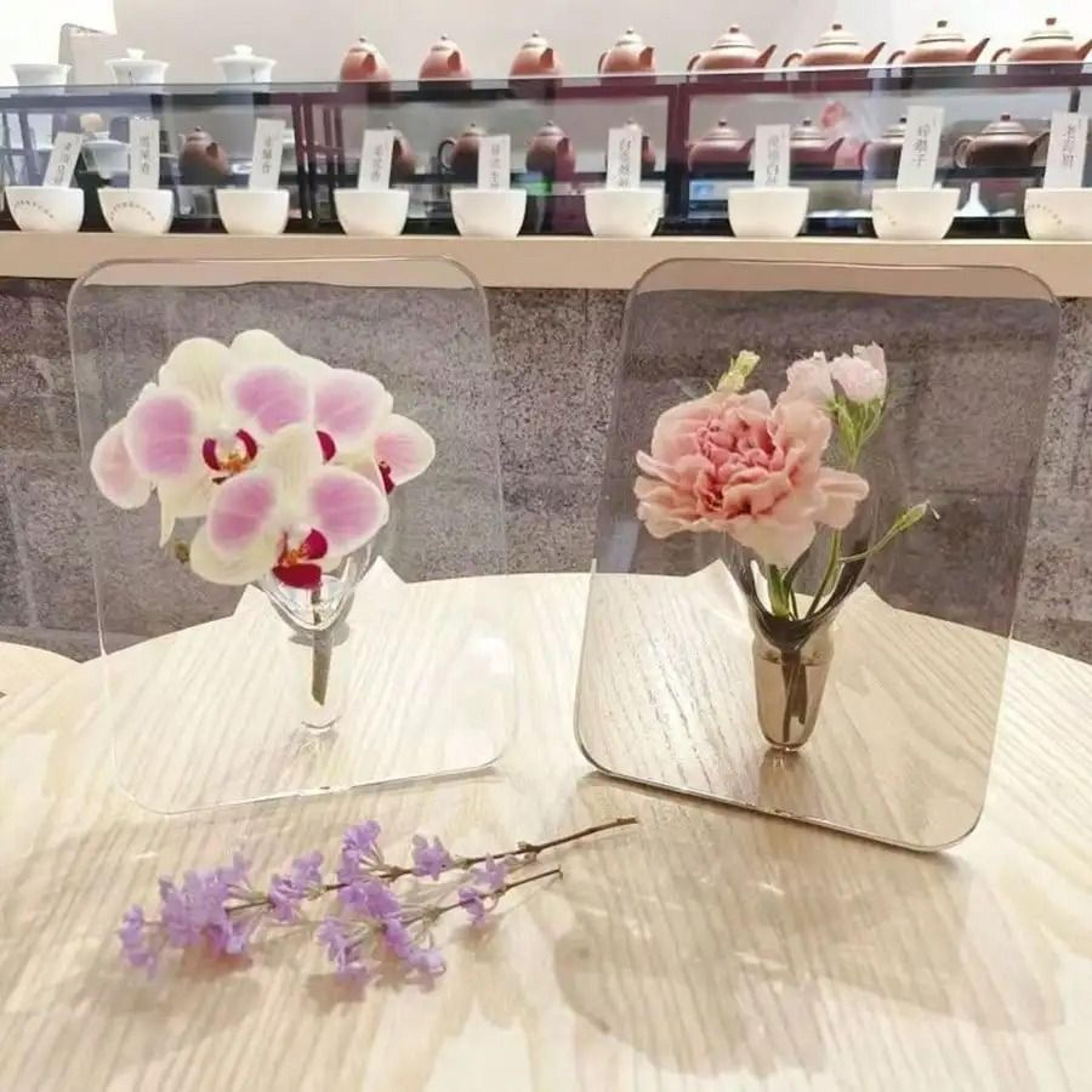 Clear Acrylic Frame Flower Vase For Modern Home And Office Decor 4