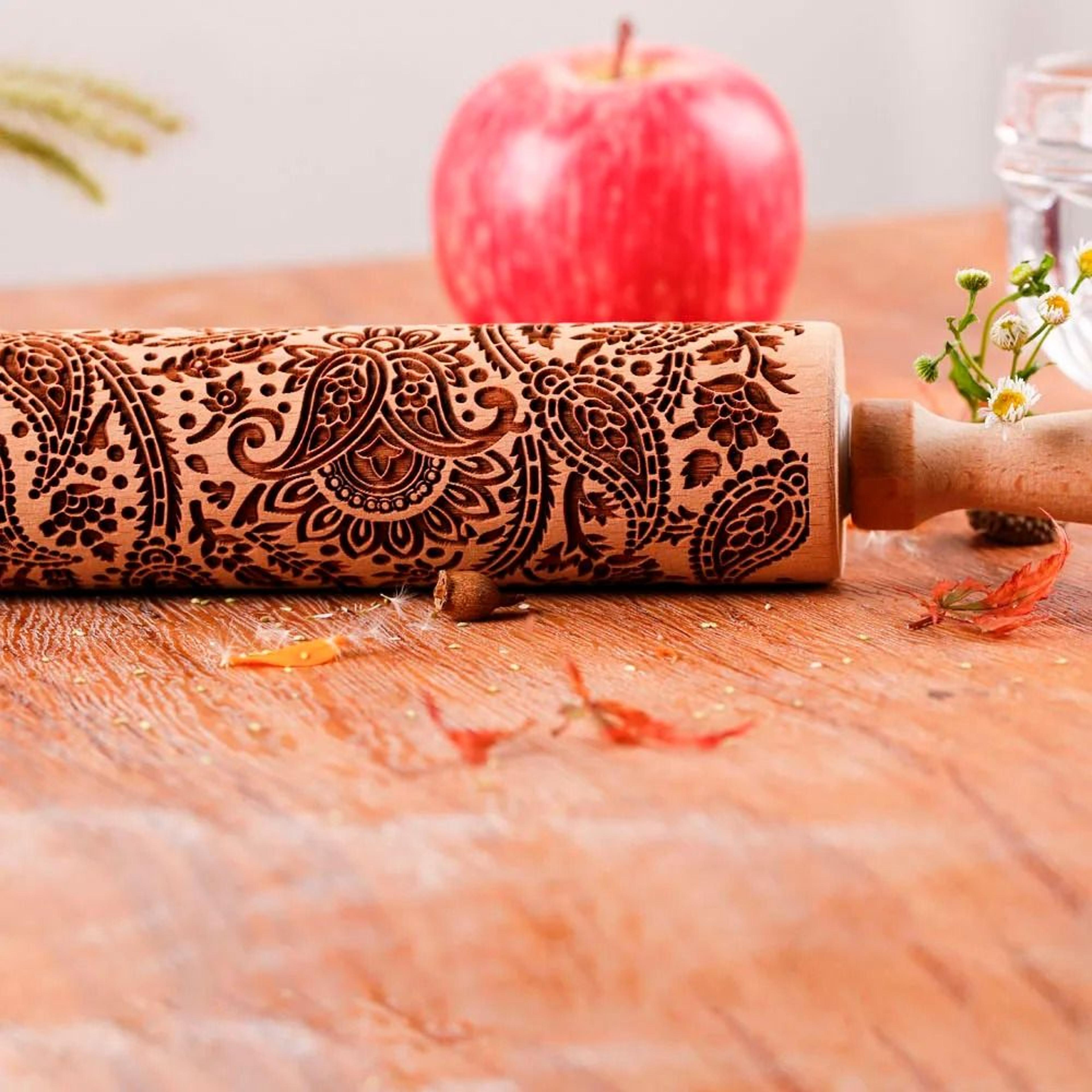 Wooden Sunflower Embossed Rolling Pin For Baking Cookies And Pastry Decoration 3