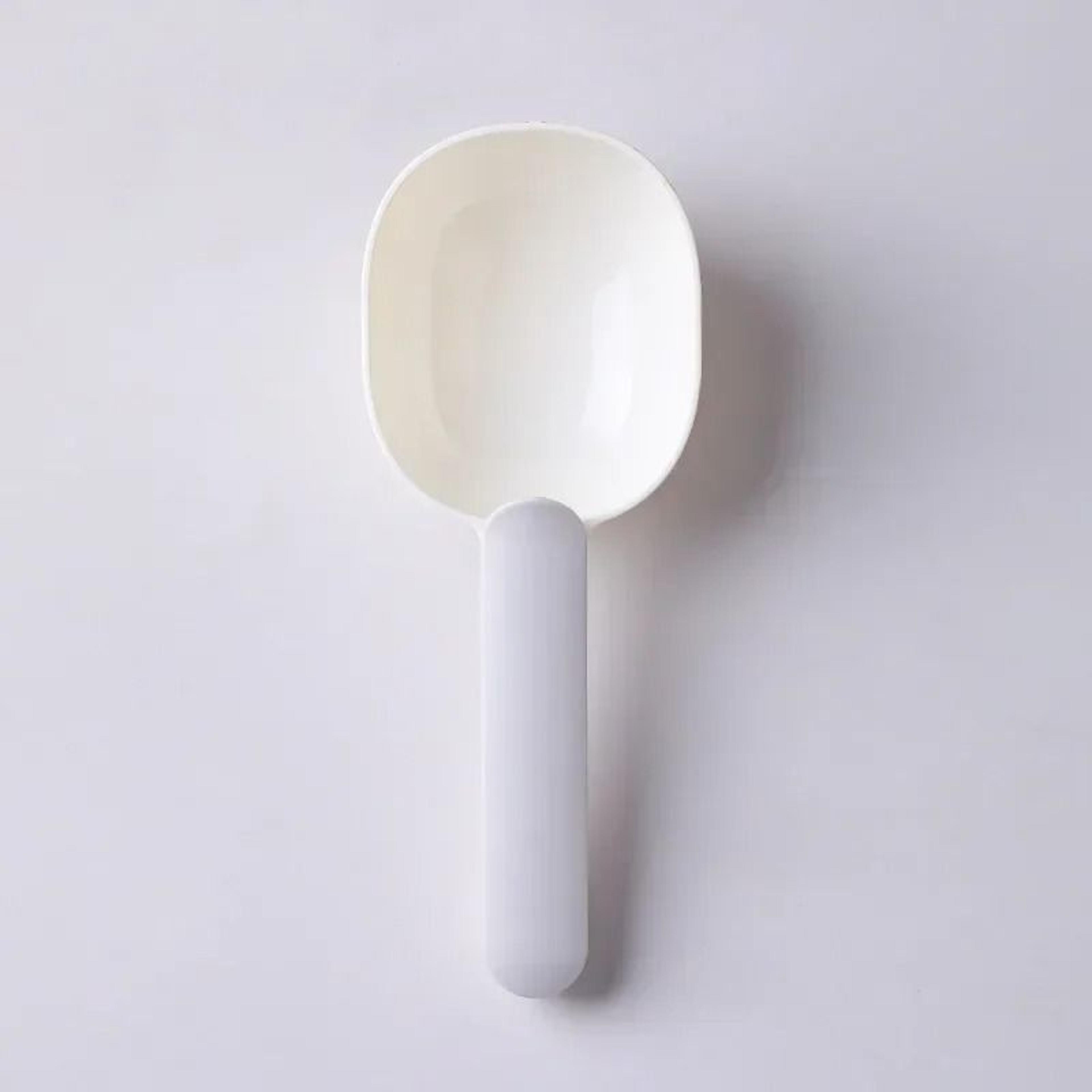 Multifunctional Pet Food Spoon With Sealed Bag Clip And Measuring Design 8
