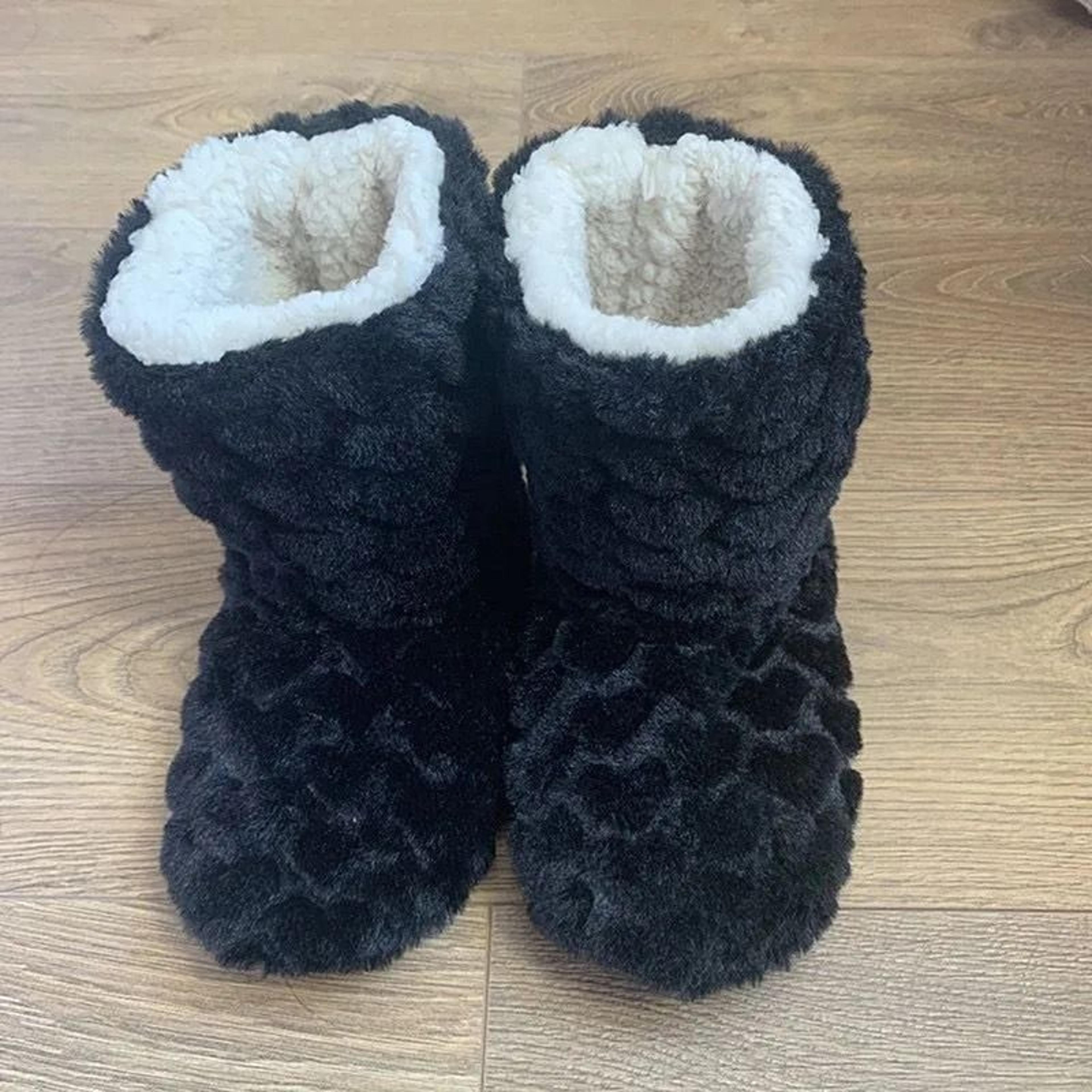 Thick Thermal Winter Slipper Socks With Anti Slip Sole For Men And Women 10