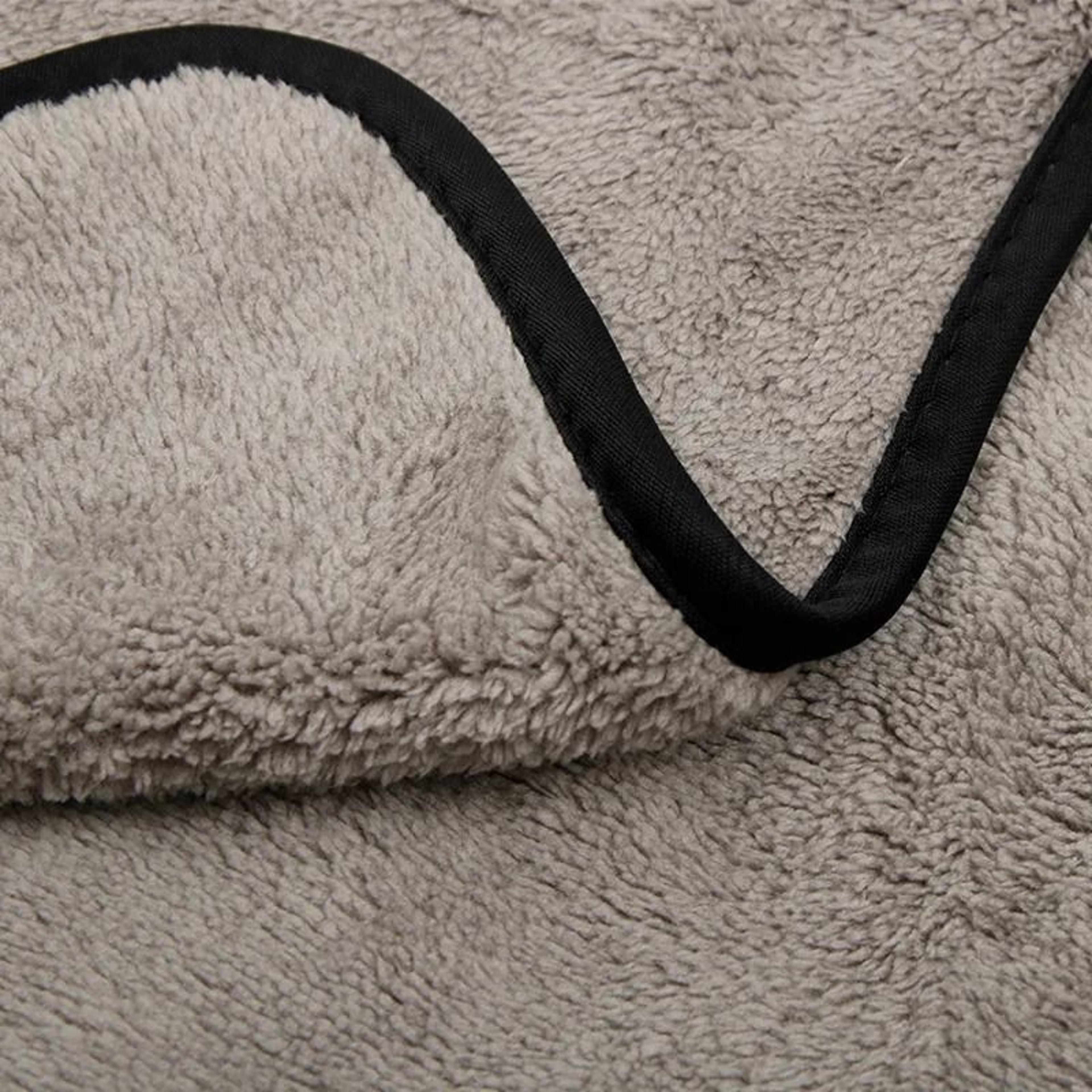 Premium Microfiber Car Wash Towel For Super Absorbent Streak Free Drying 3