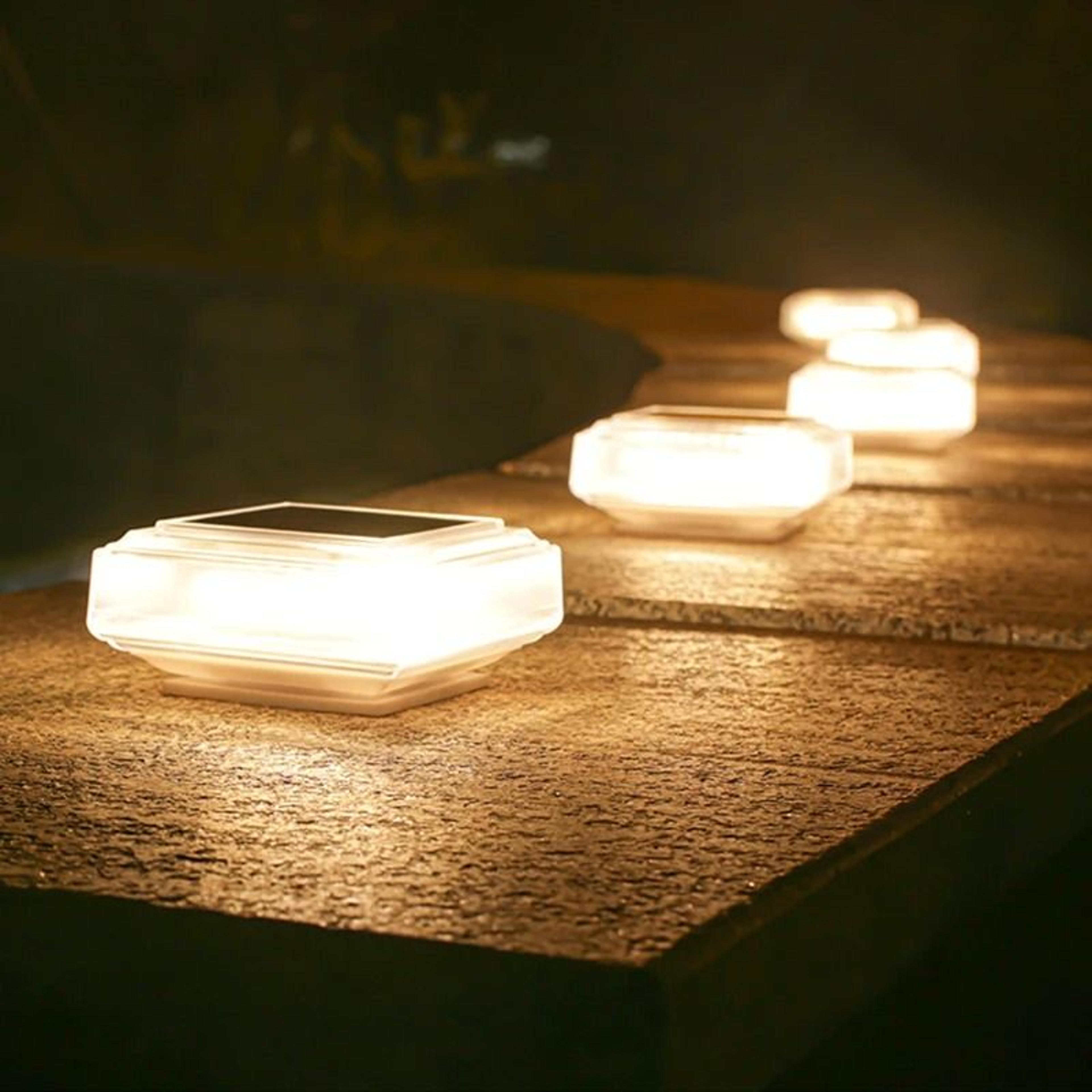 30 LED Solar Post Cap Light Waterproof Pillar Lamp With Warm Glow For Fence Deck And Garden Decor 0