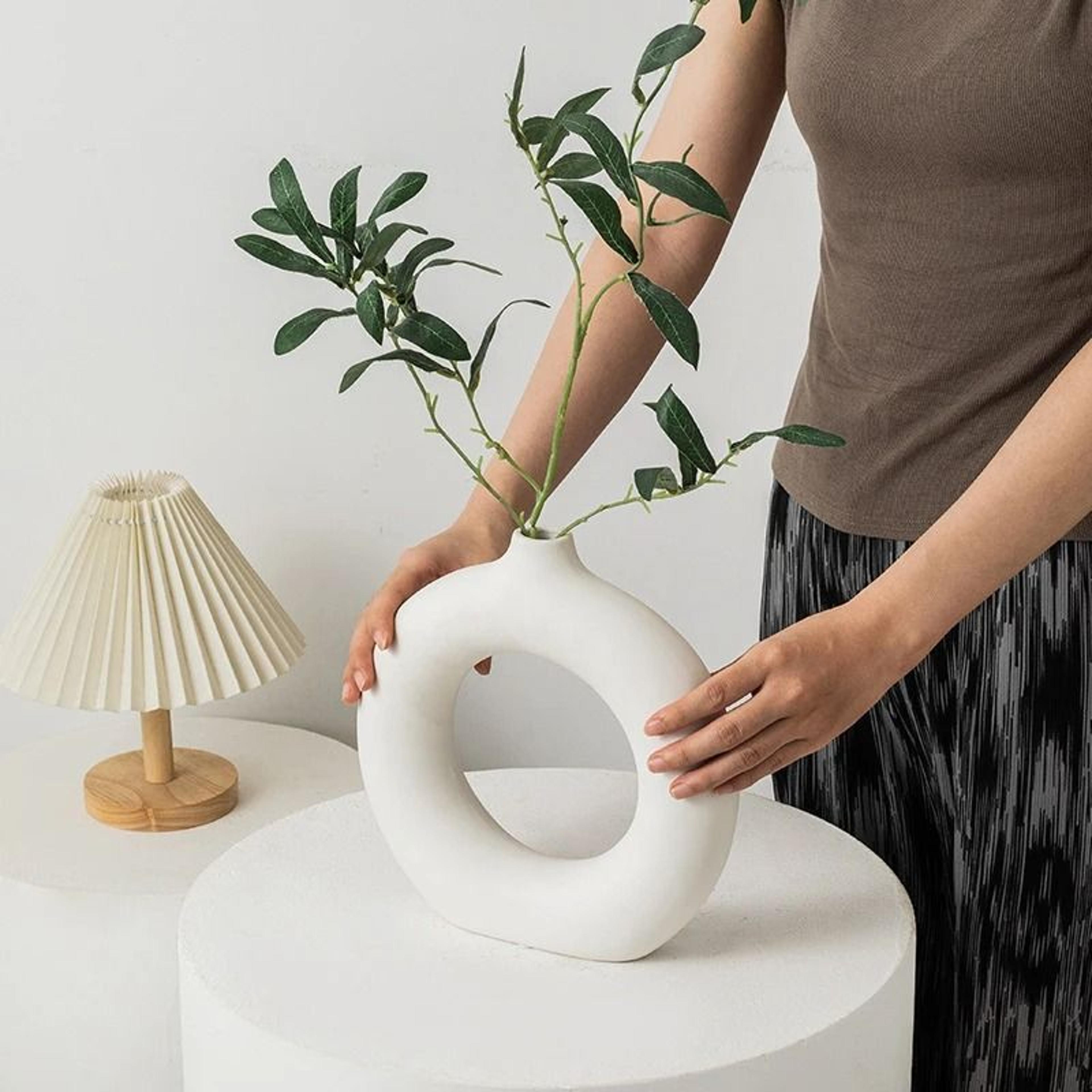 Nordic Minimalist Donut Vase For Modern Home Decor 4
