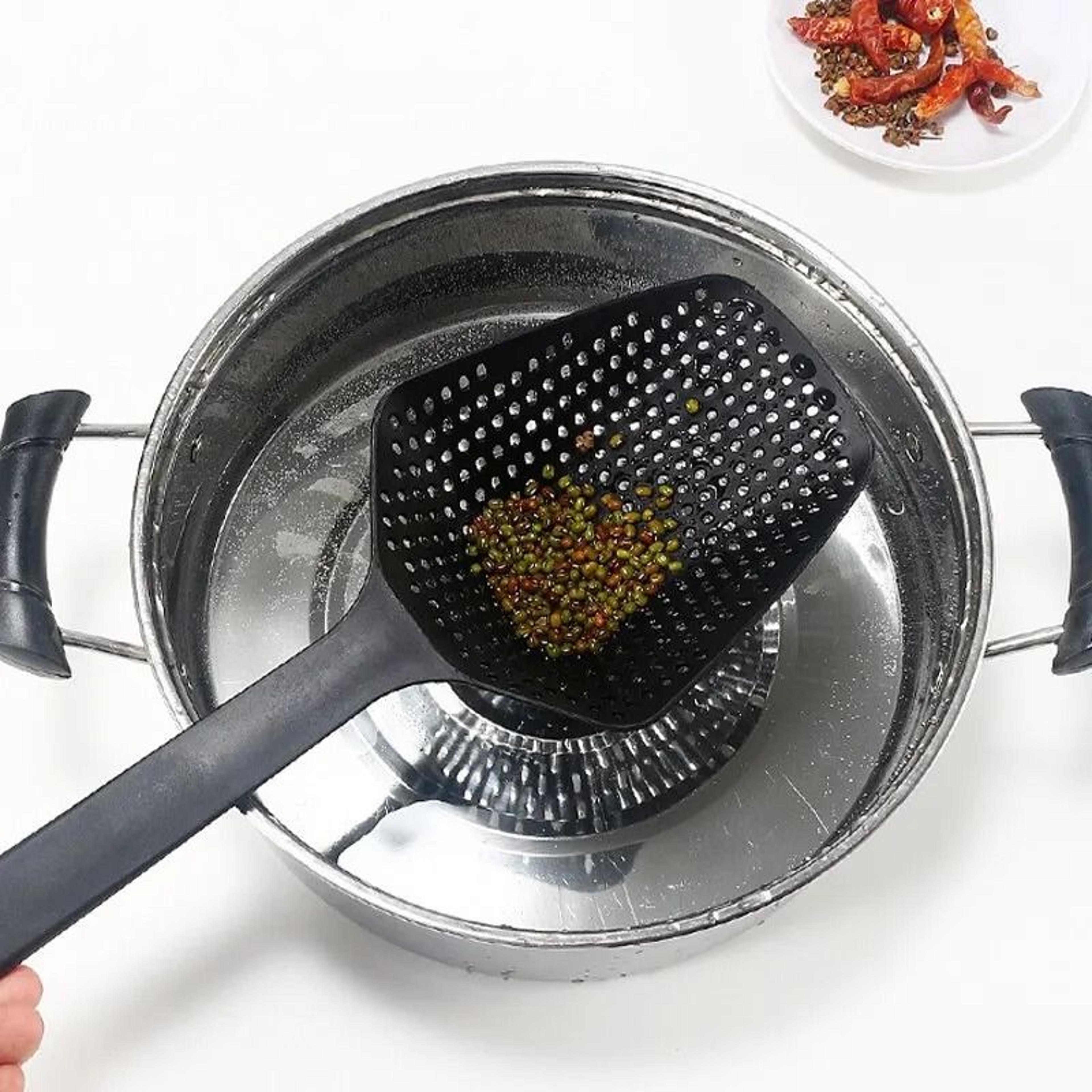 HighCapacity Kitchen Strainer  Funnel Spoon 4
