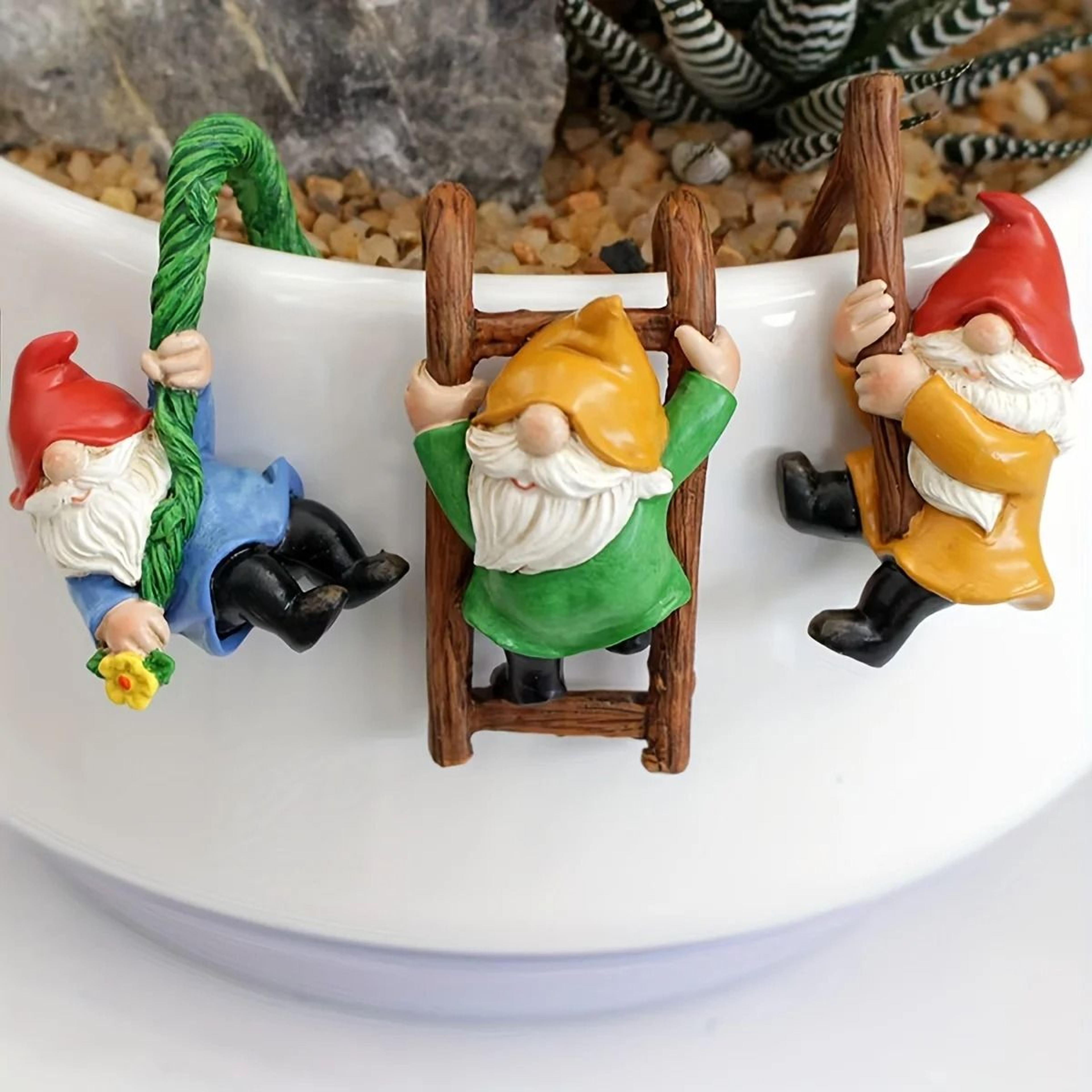 HighFidelity Mini Dwarf Climbing Statue Set 3pcs 0