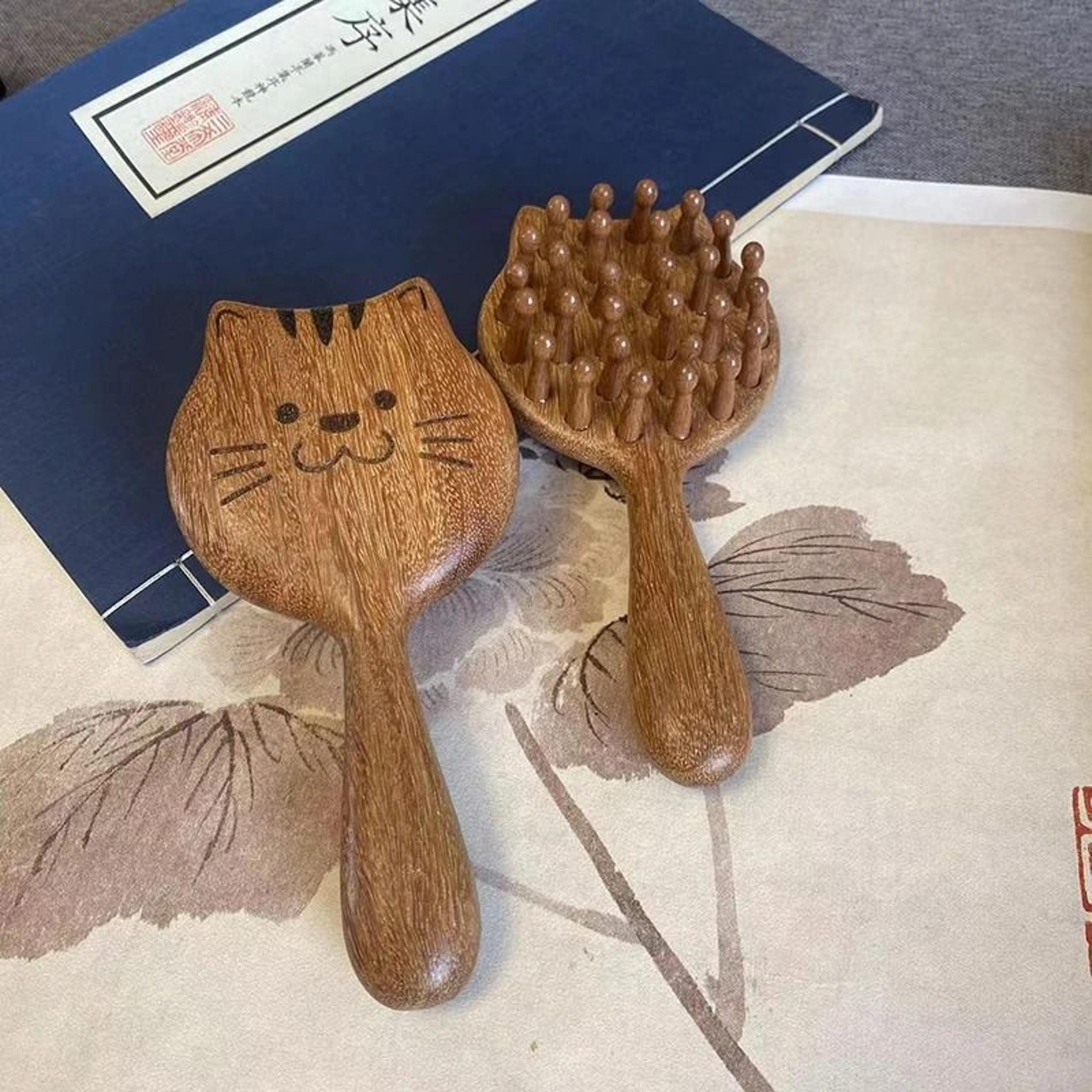 Sandalwood Cartoon Scalp Massage Comb  Meridian  Body Guasha Tool 2