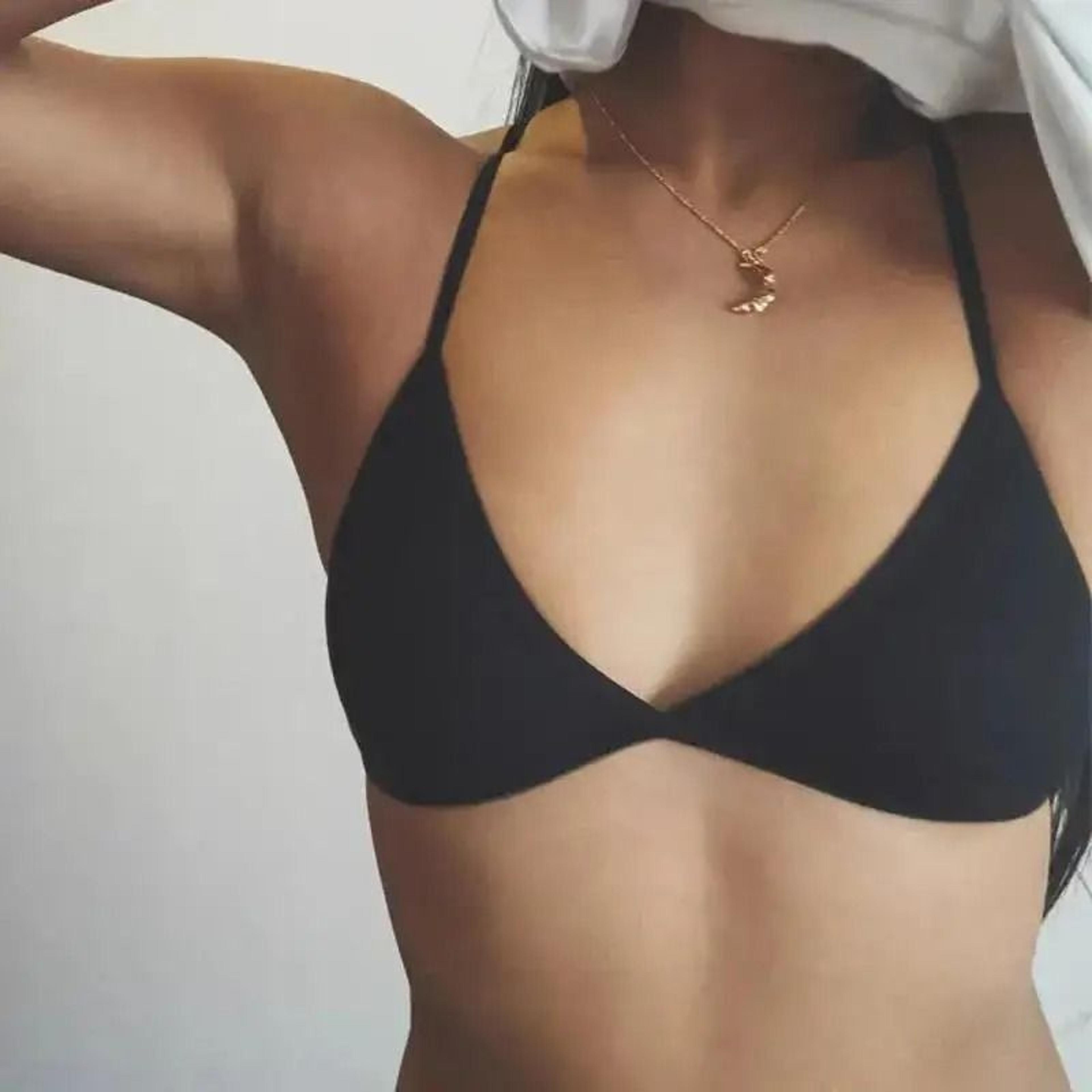 Seamless DeepV Triangle Bralette 2
