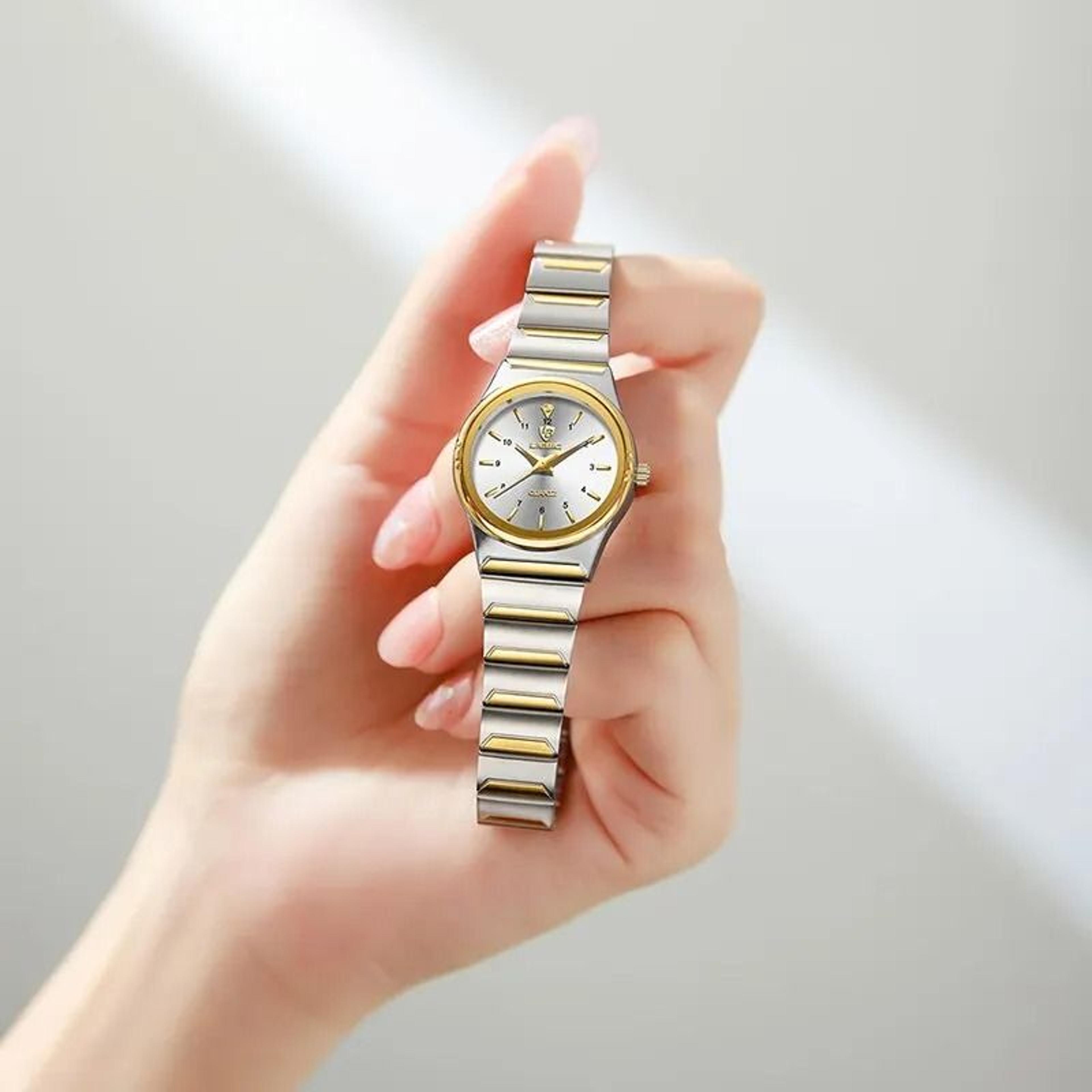 Luxury Golden Stainless Steel Quartz Watch  Elegant Japan Movement Wristwatch For Men And Women 1