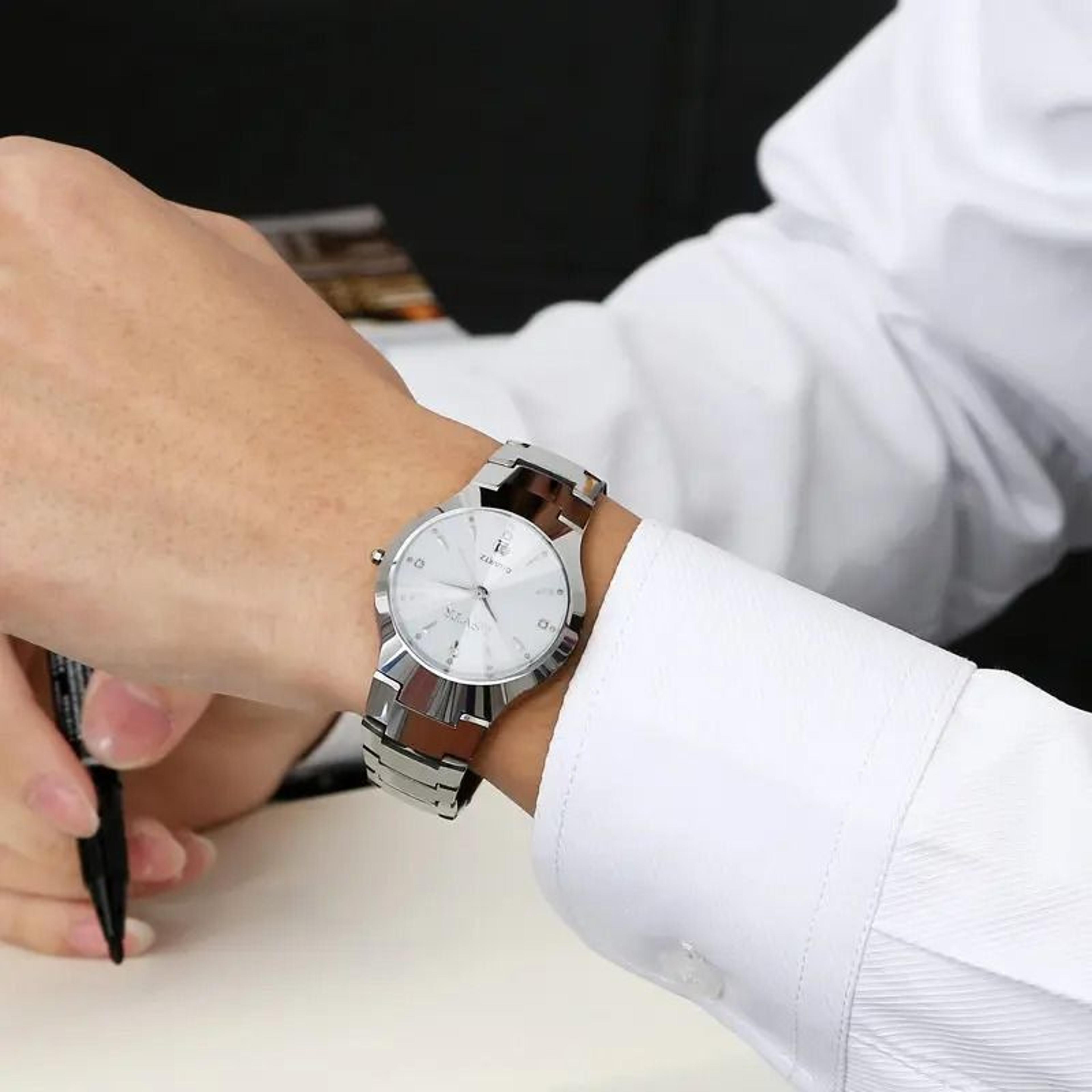 Stainless Steel Business Watch  Luxury Waterproof Quartz Timepiece With Calendar For Men Women And  7
