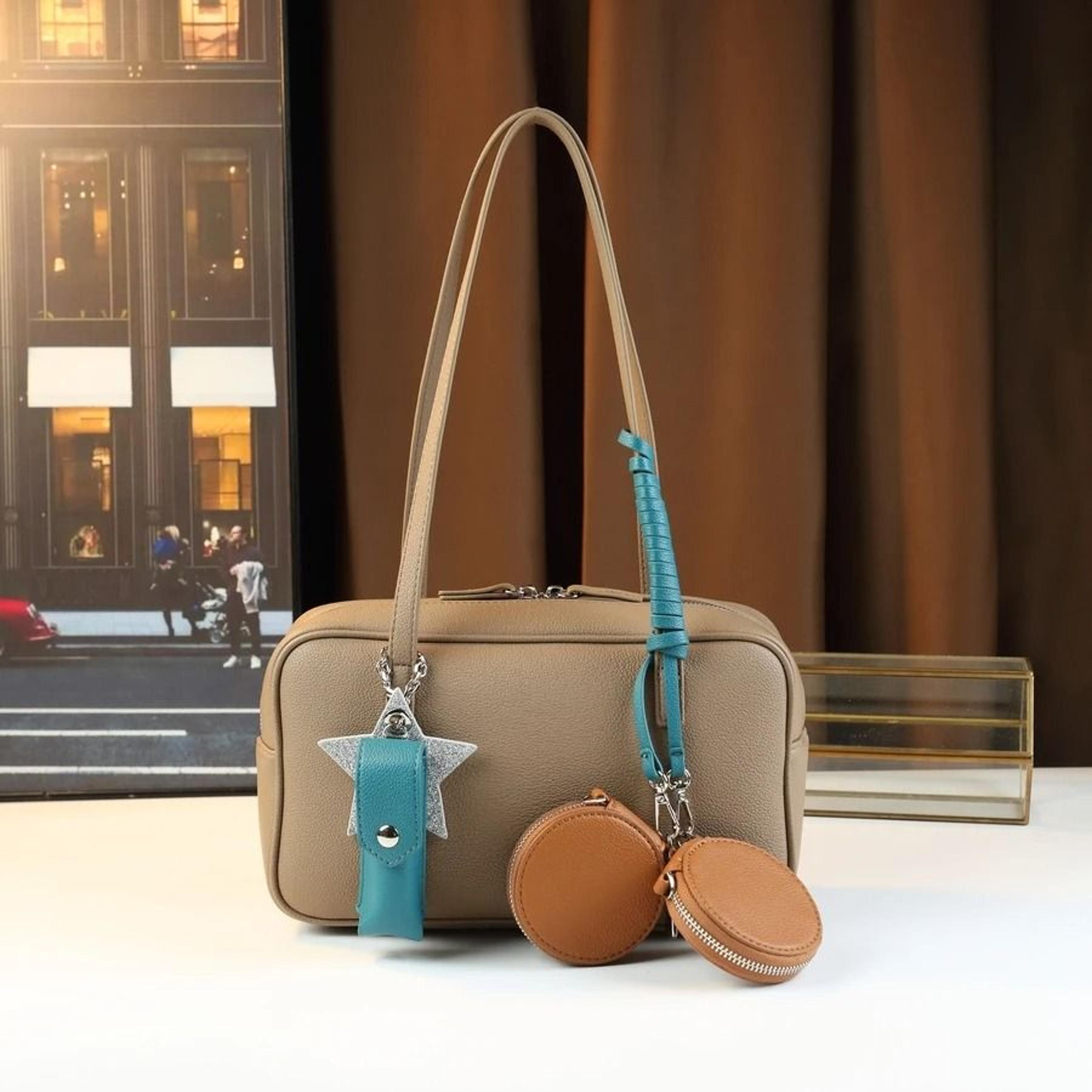HighCapacity Boston Messenger Handbag 8