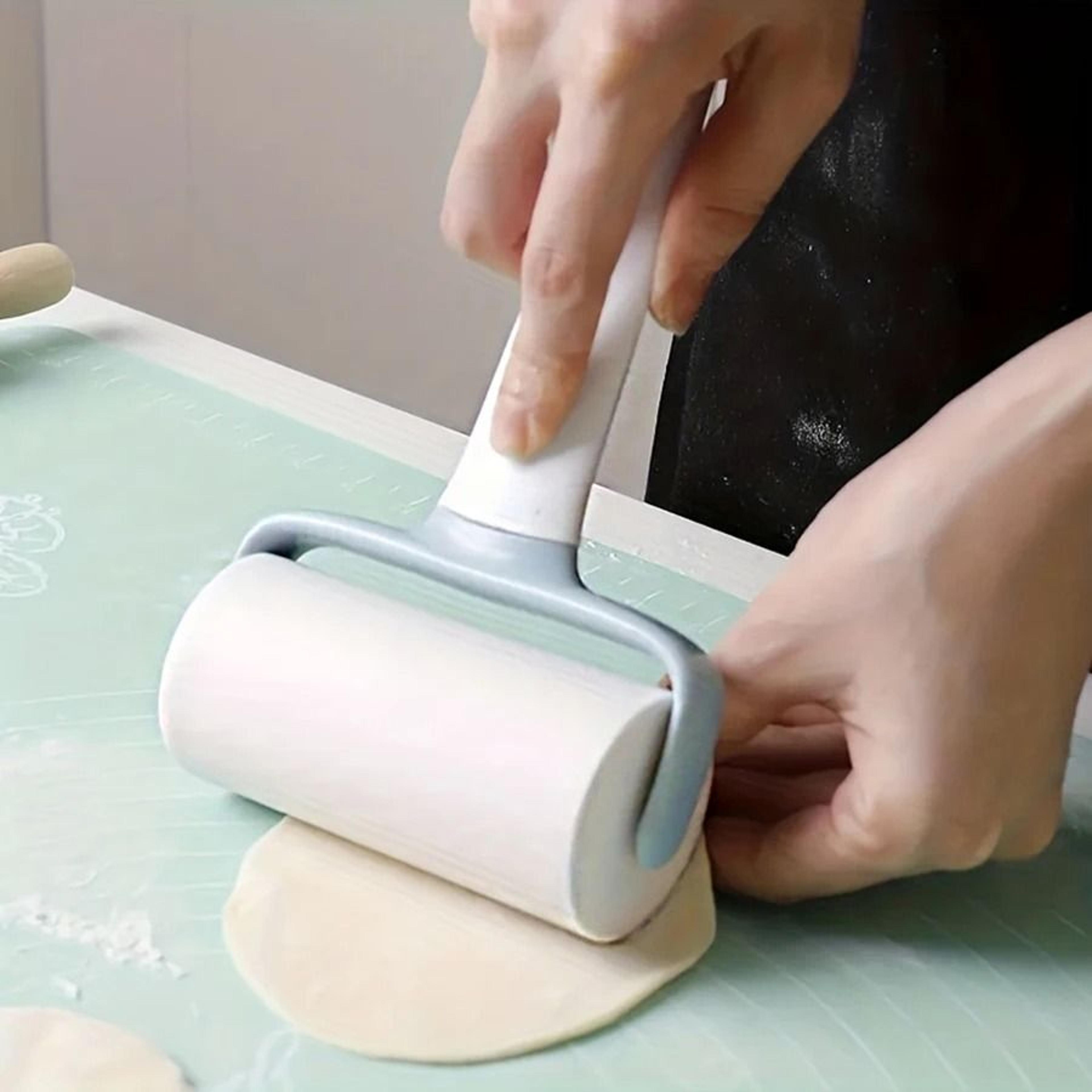 HandHeld Pastry Roller  Ergonomic Household Baking Tool 0