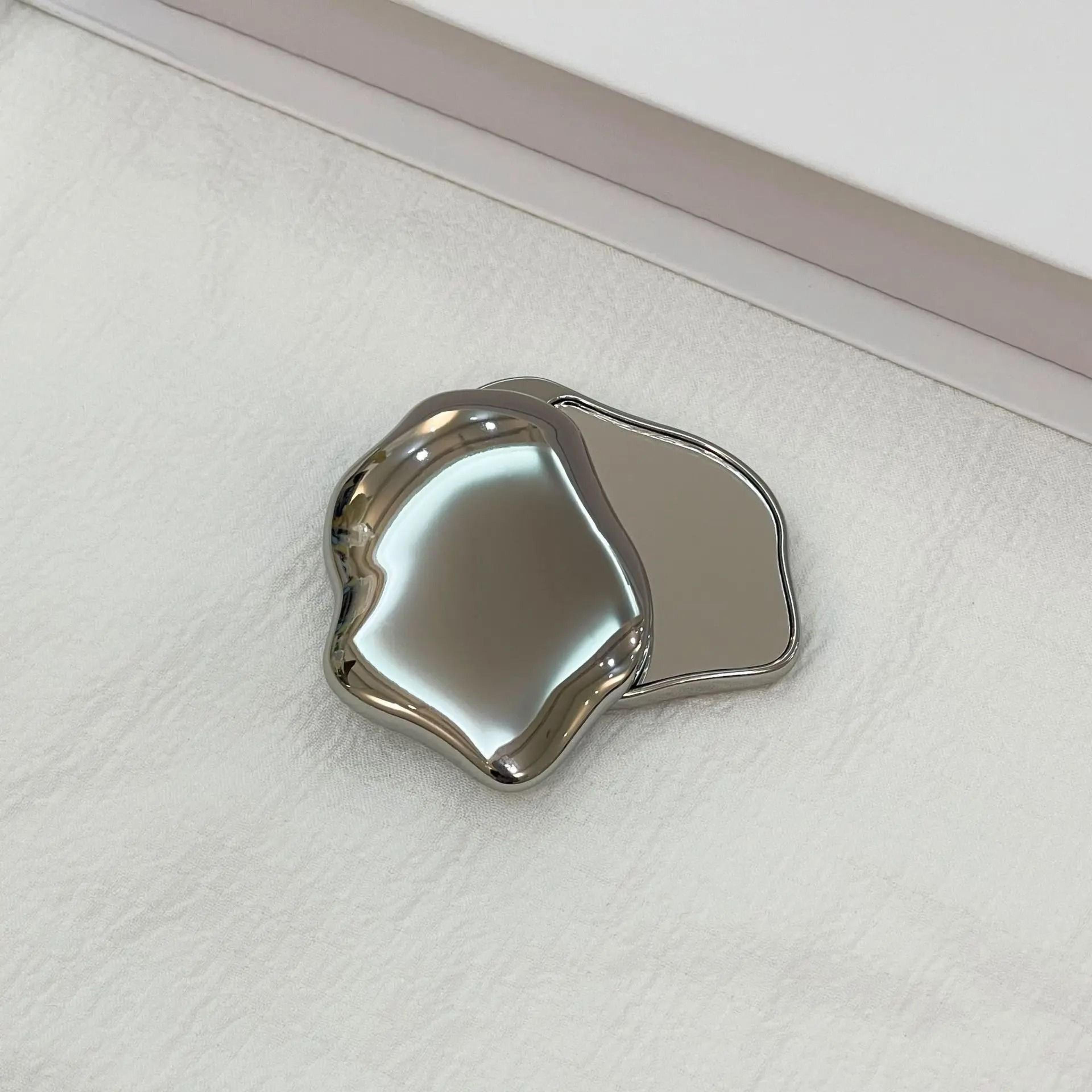 Handheld HeartShaped Makeup Mirror  Cute Mini DoubleSided Portable Vanity 2