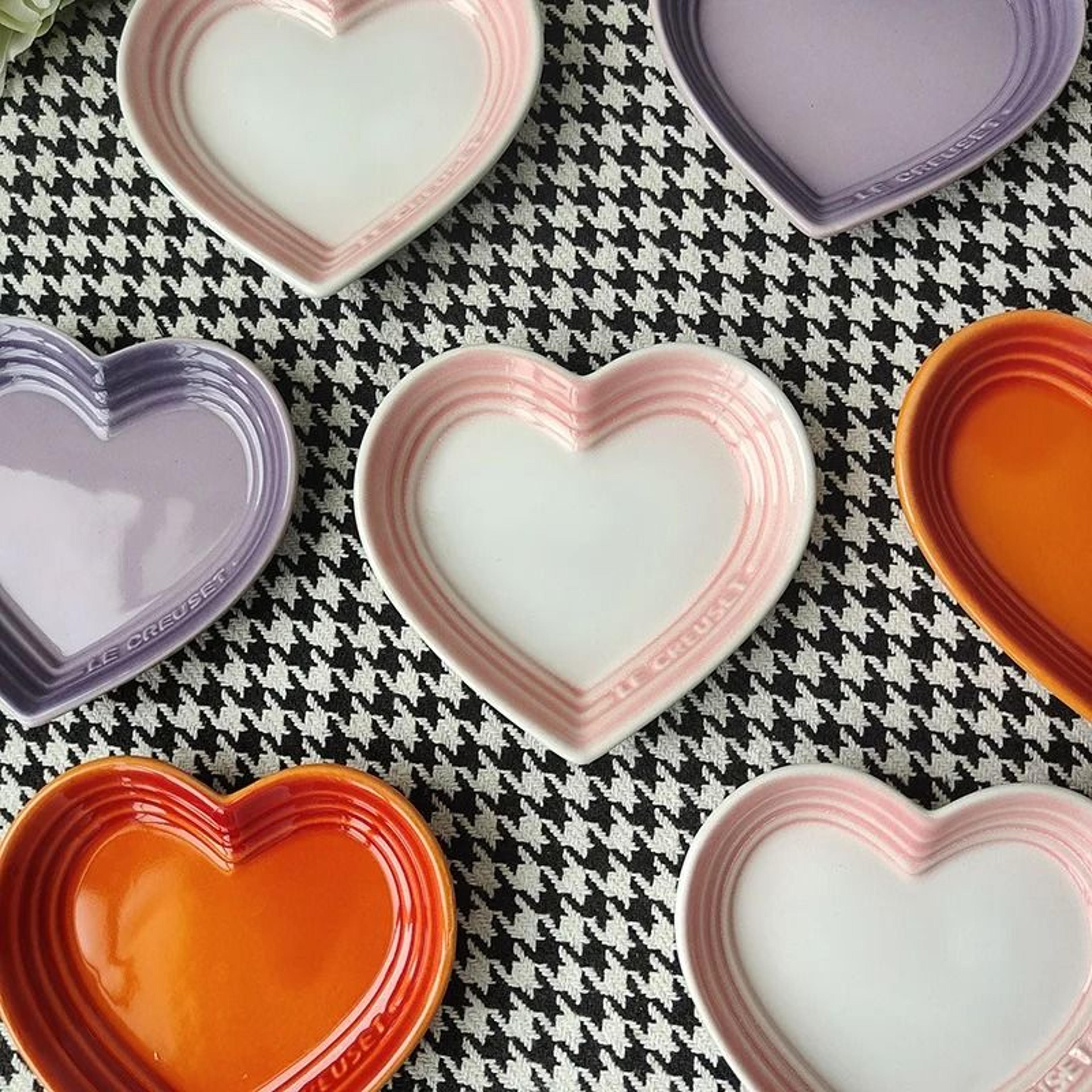 heart-shaped anti-vomiting ceramic cat bowl – stress-free elevated dining