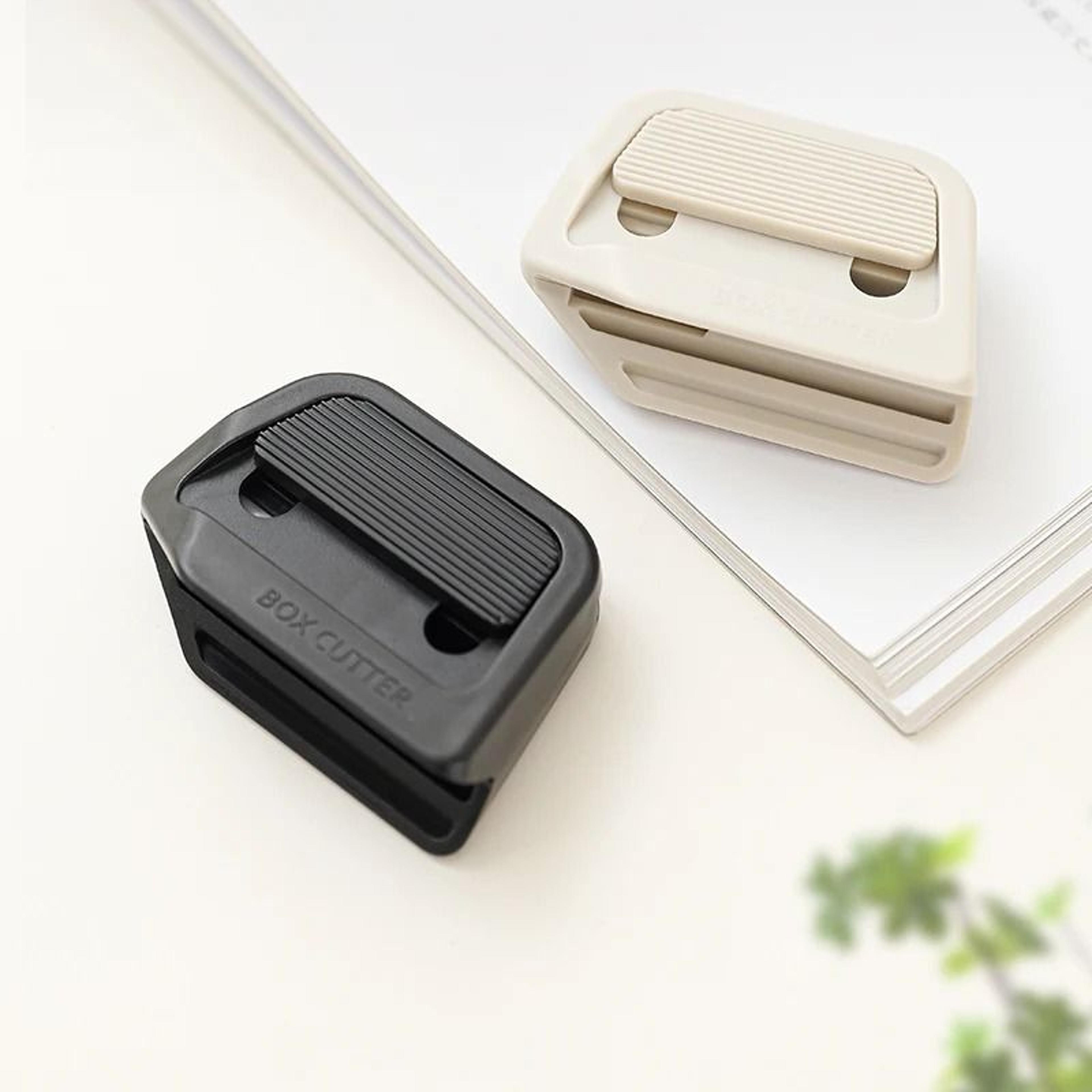 Magnetic AutoRetractable Ceramic Safety Cutter 9