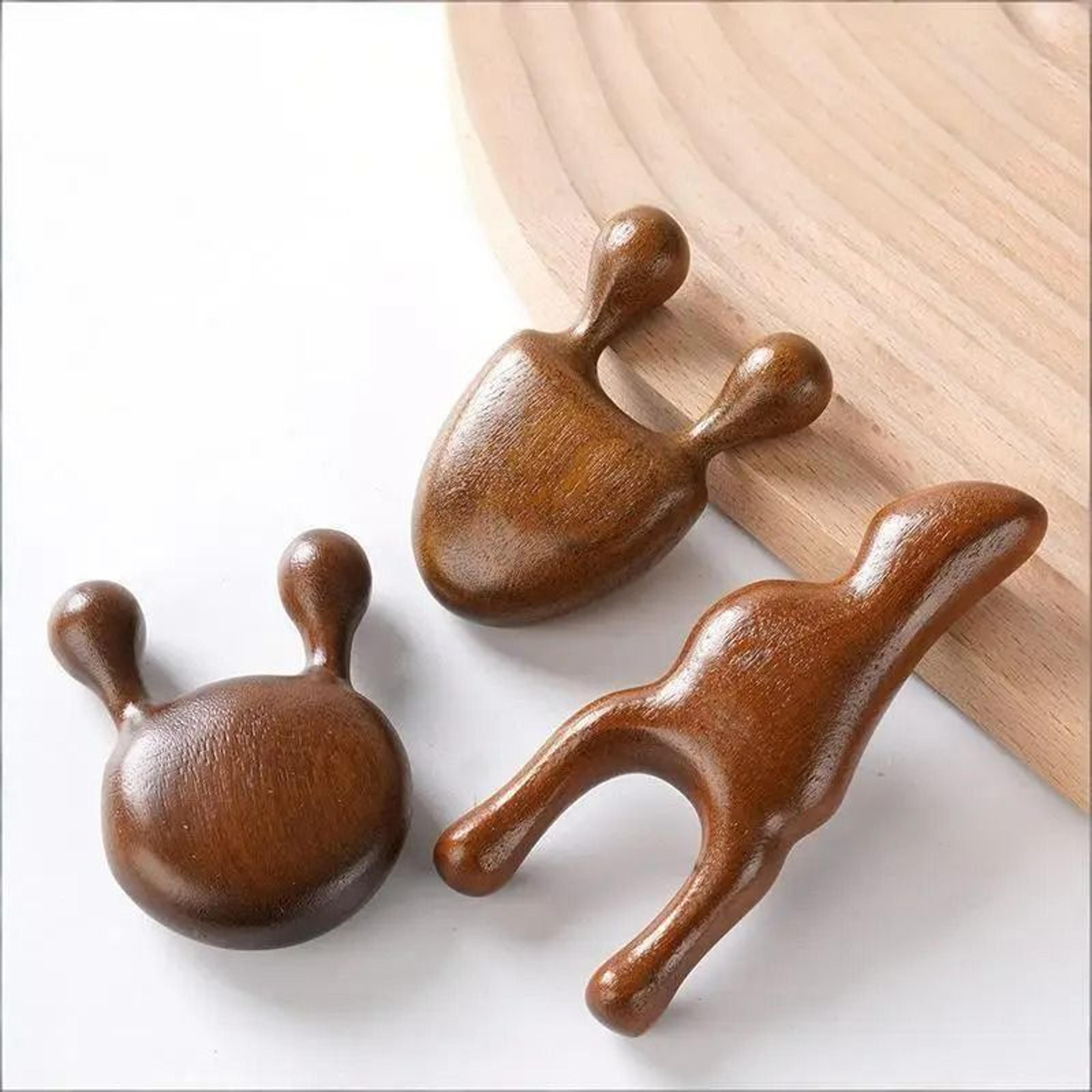 Natural Sandalwood Snail Facial Massager 3