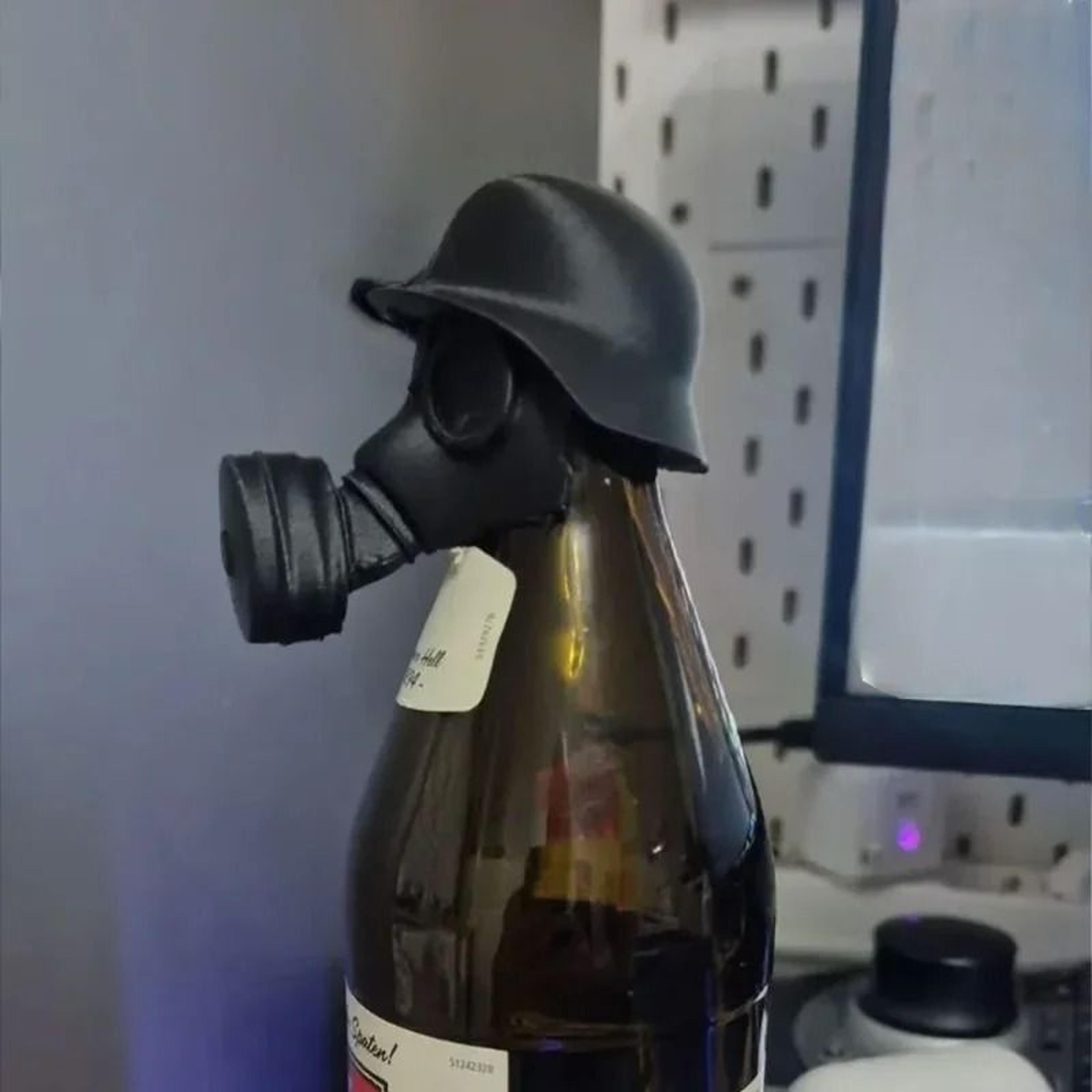 3DPrinted Gas Mask Beer Bottle Topper 4