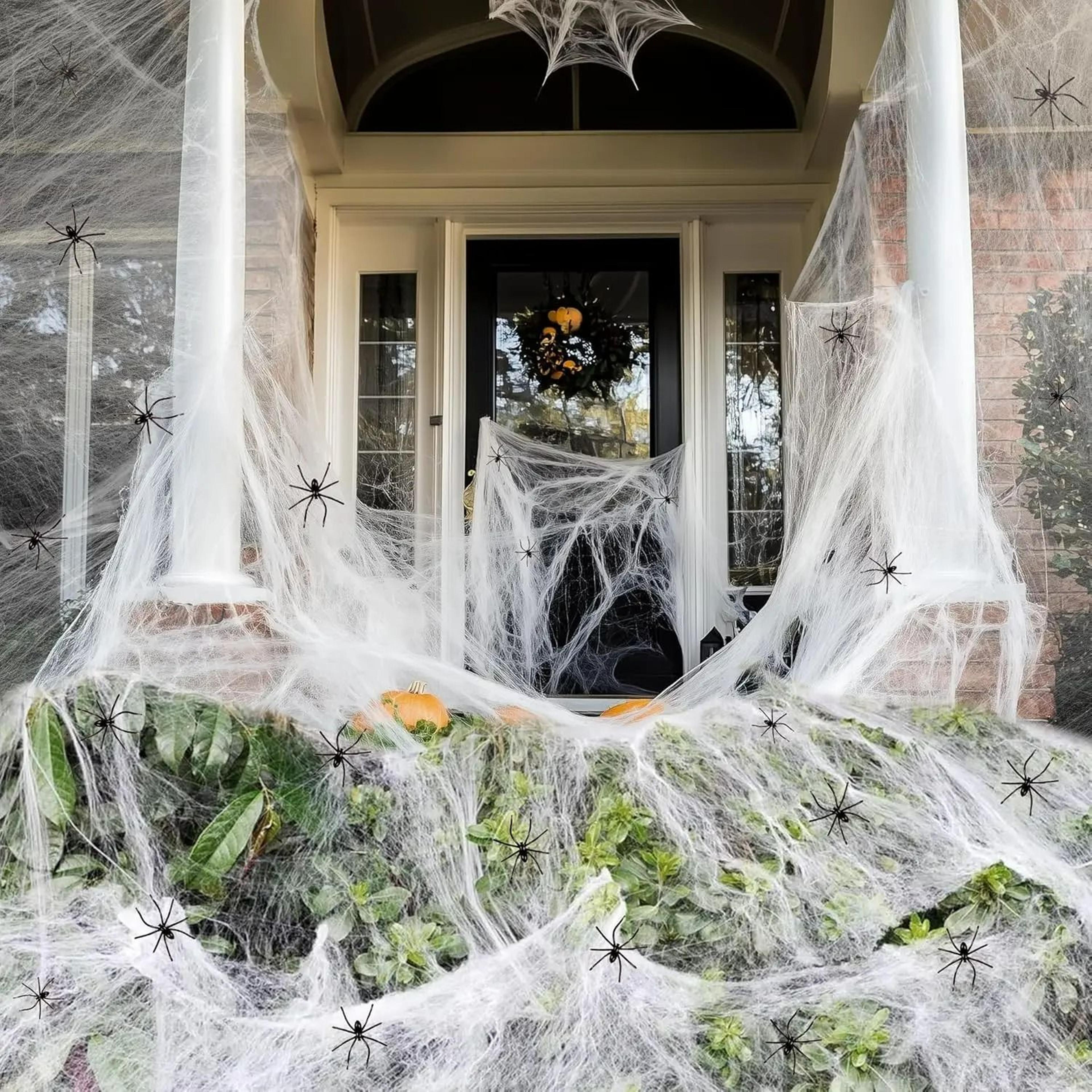 200 Sq Ft Stretchable Spider Webs With Fake Spiders For Halloween 6