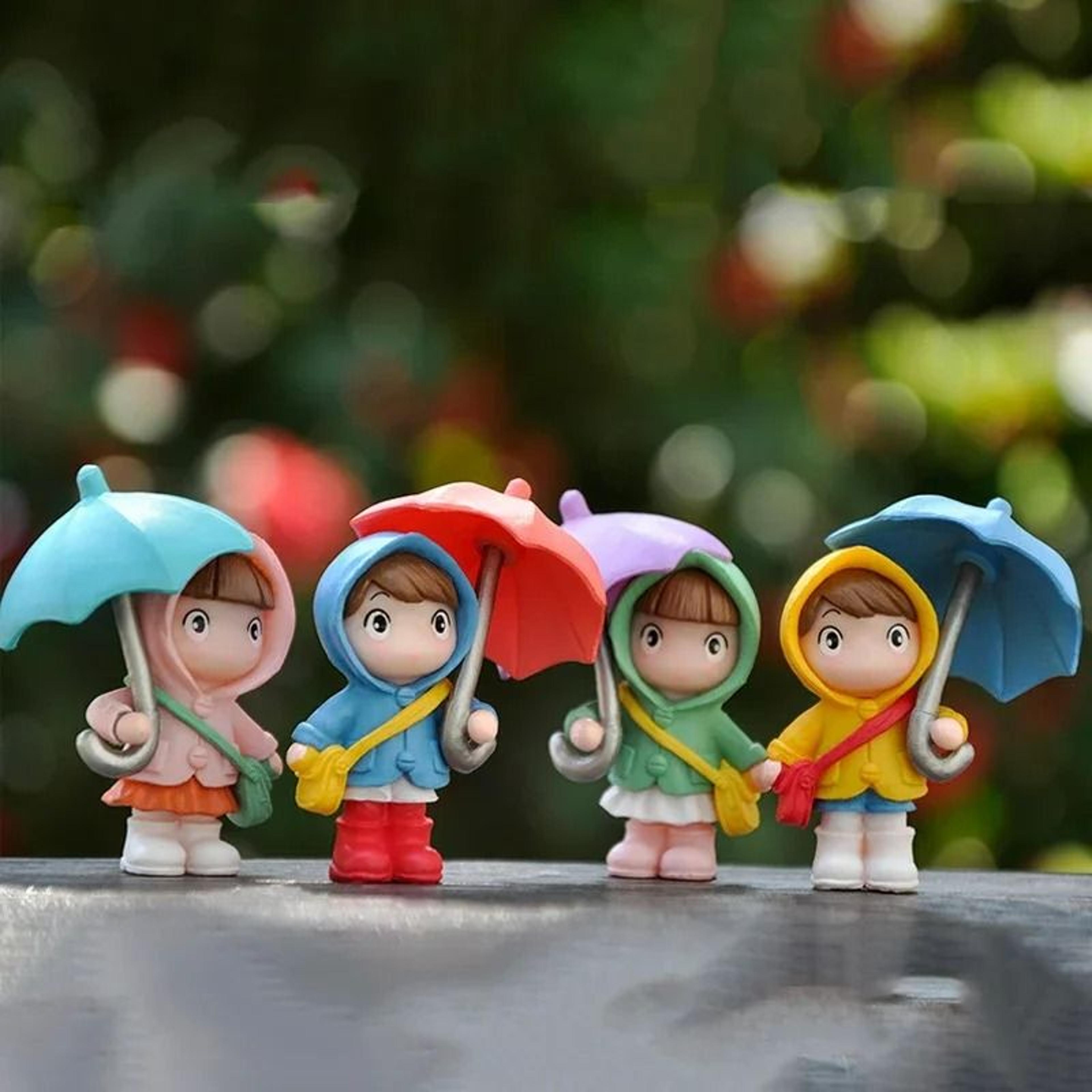 4-piece cute umbrella couple car interior figurine set