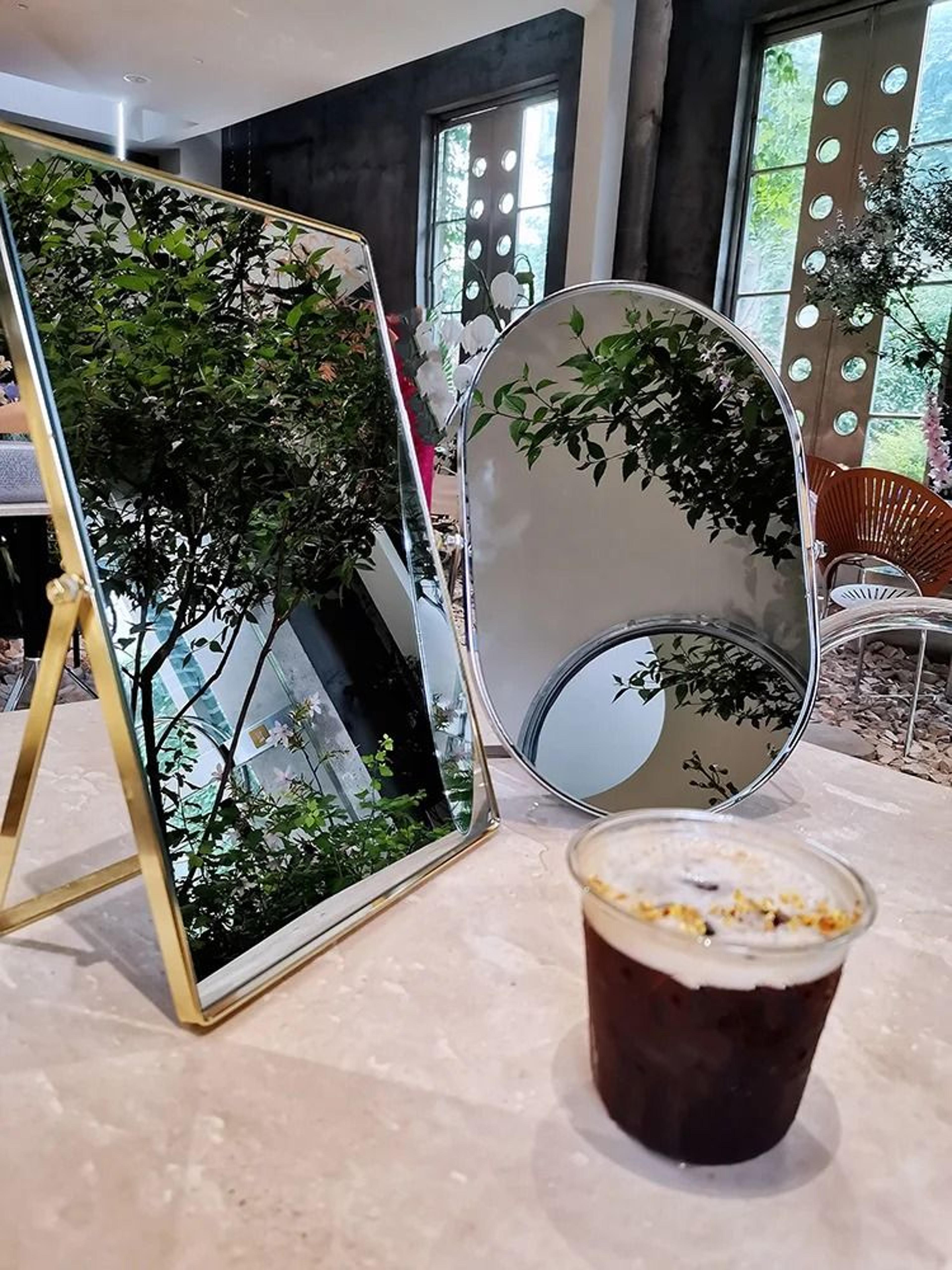 luxury standing swivel desktop makeup mirror with metal frame