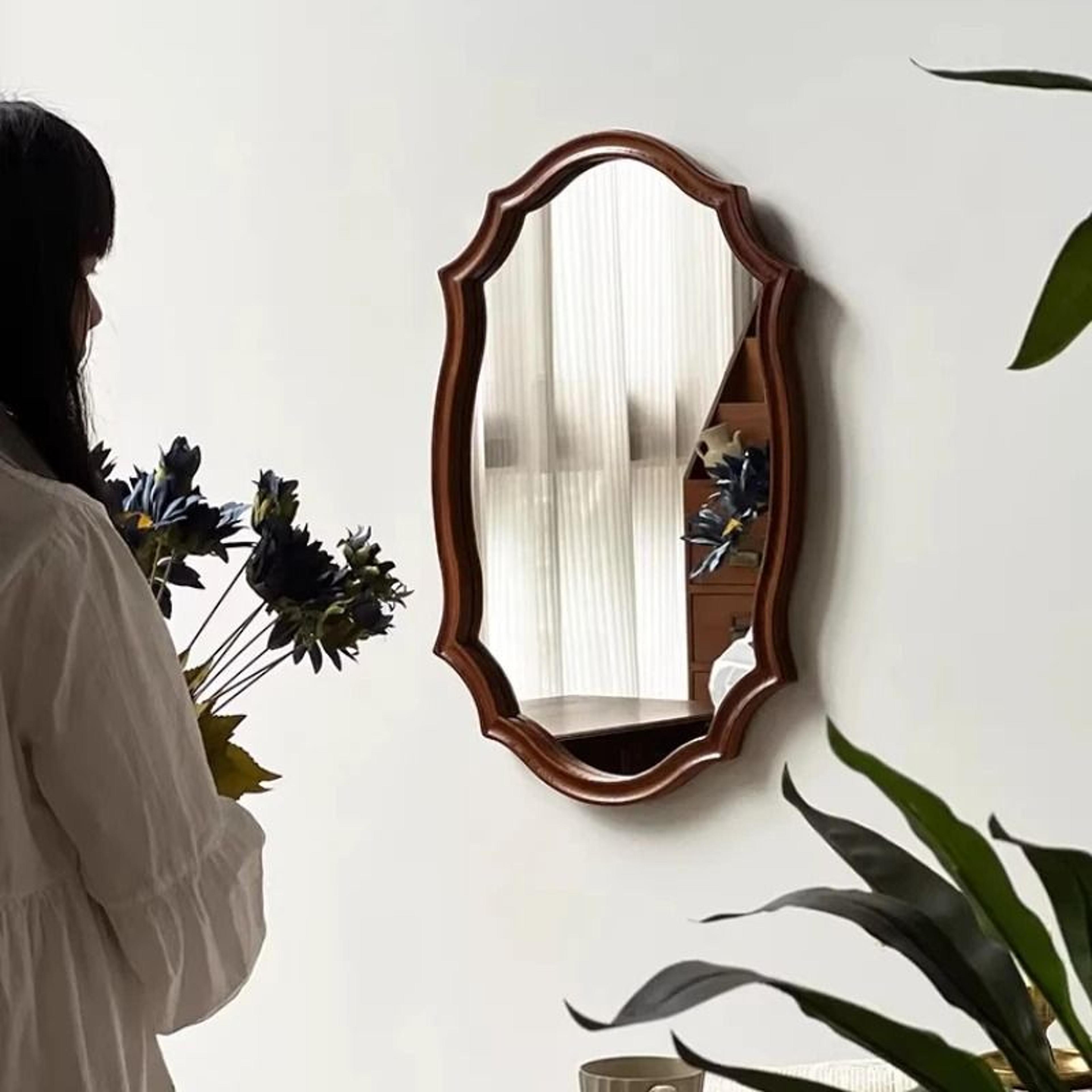 Modern Luxury Vintage Carved Wall Mirror 1