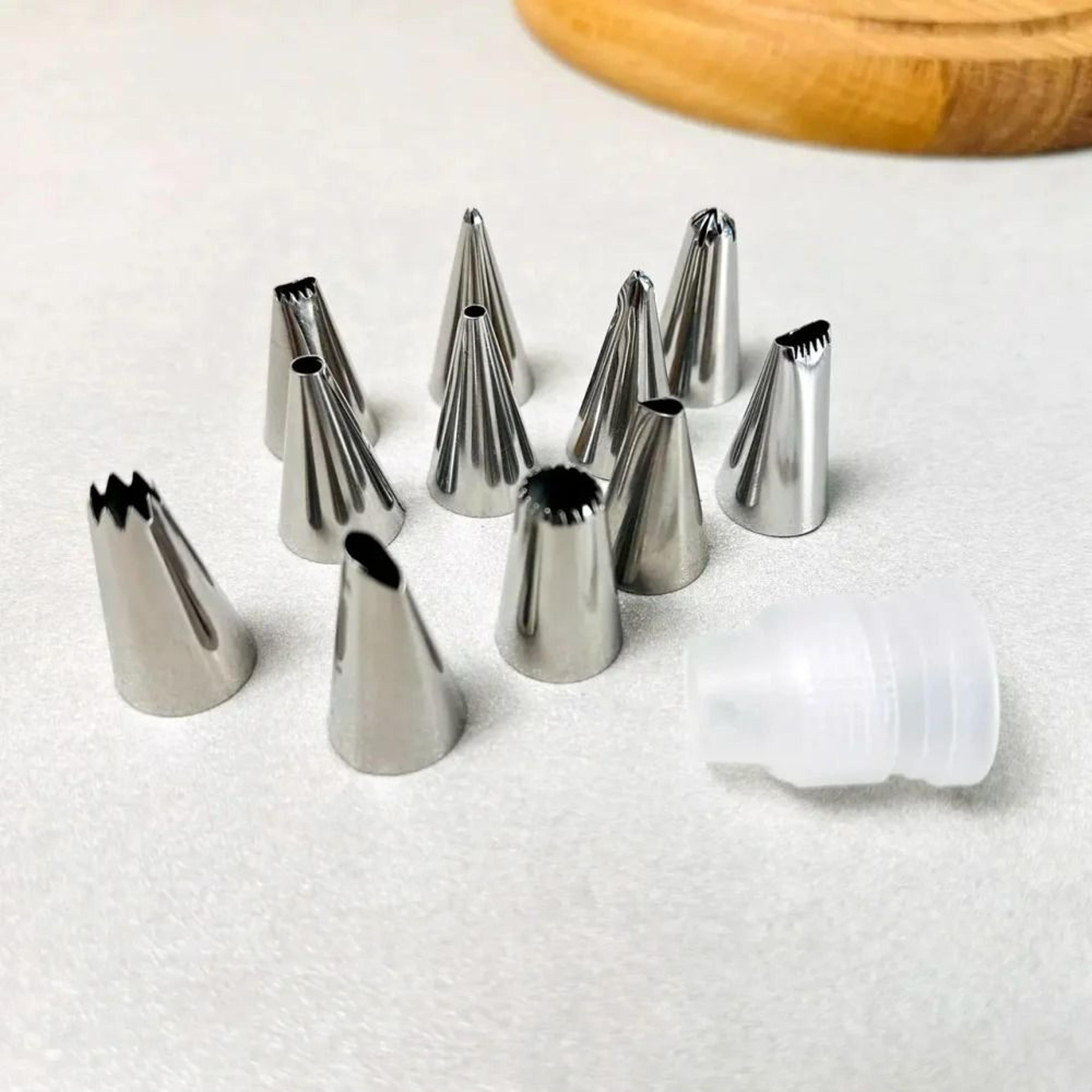 12/24-piece piping nozzle set with pastry bags & cupcake liners