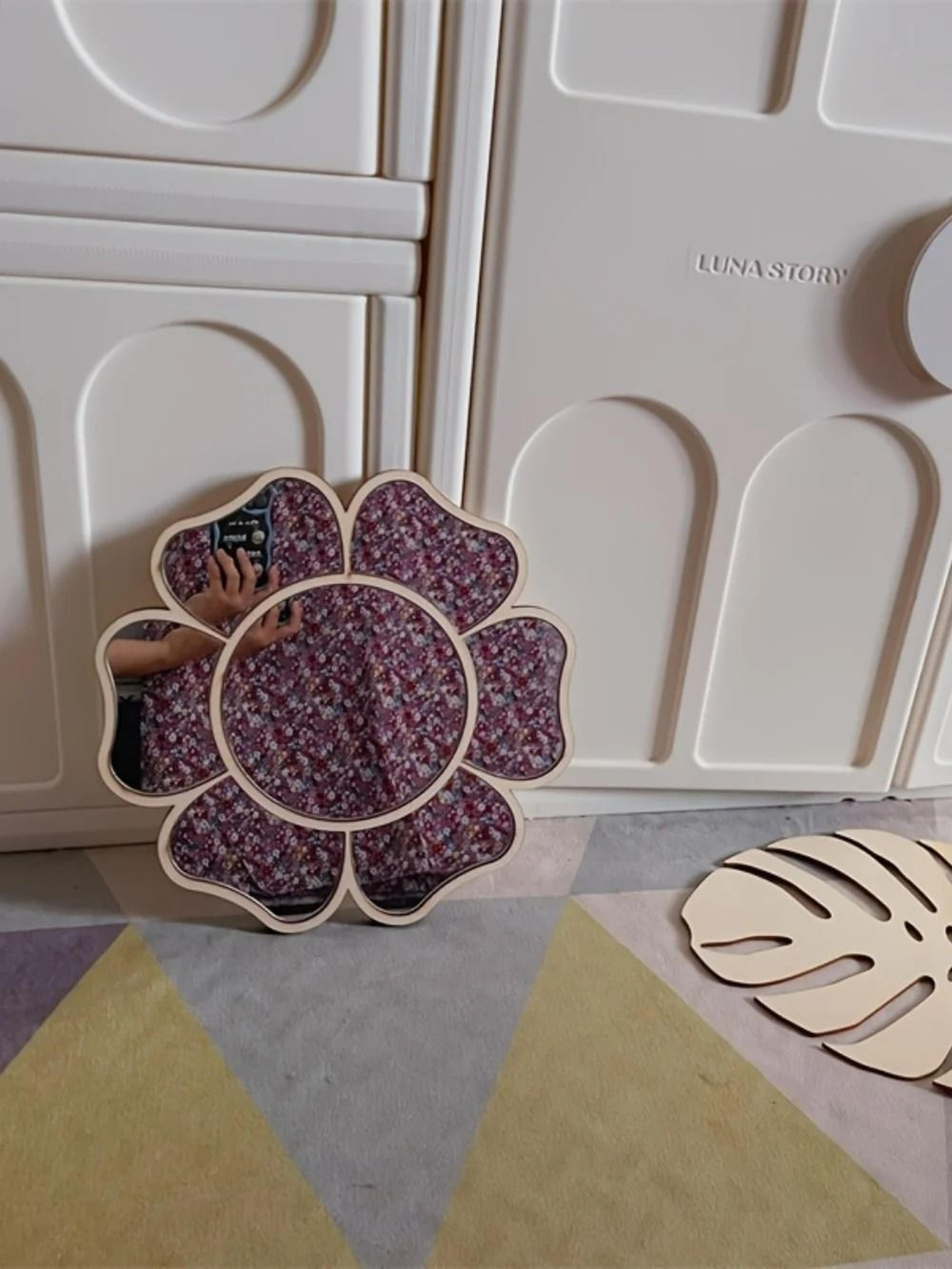 Nordic Style Small Daisy Decorative Wall Mirror 7