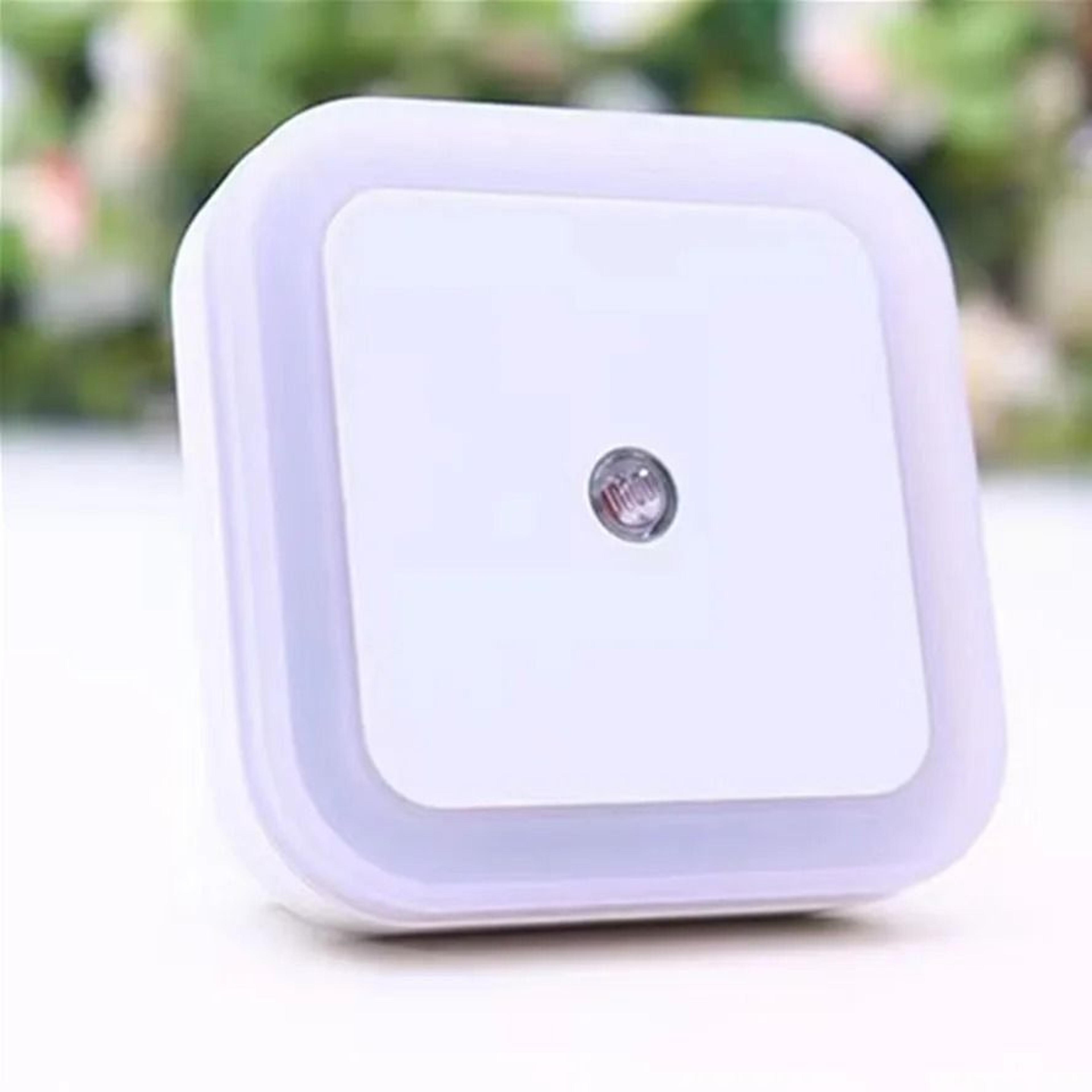 Automatic PlugIn LED DusktoDawn Night Light 9