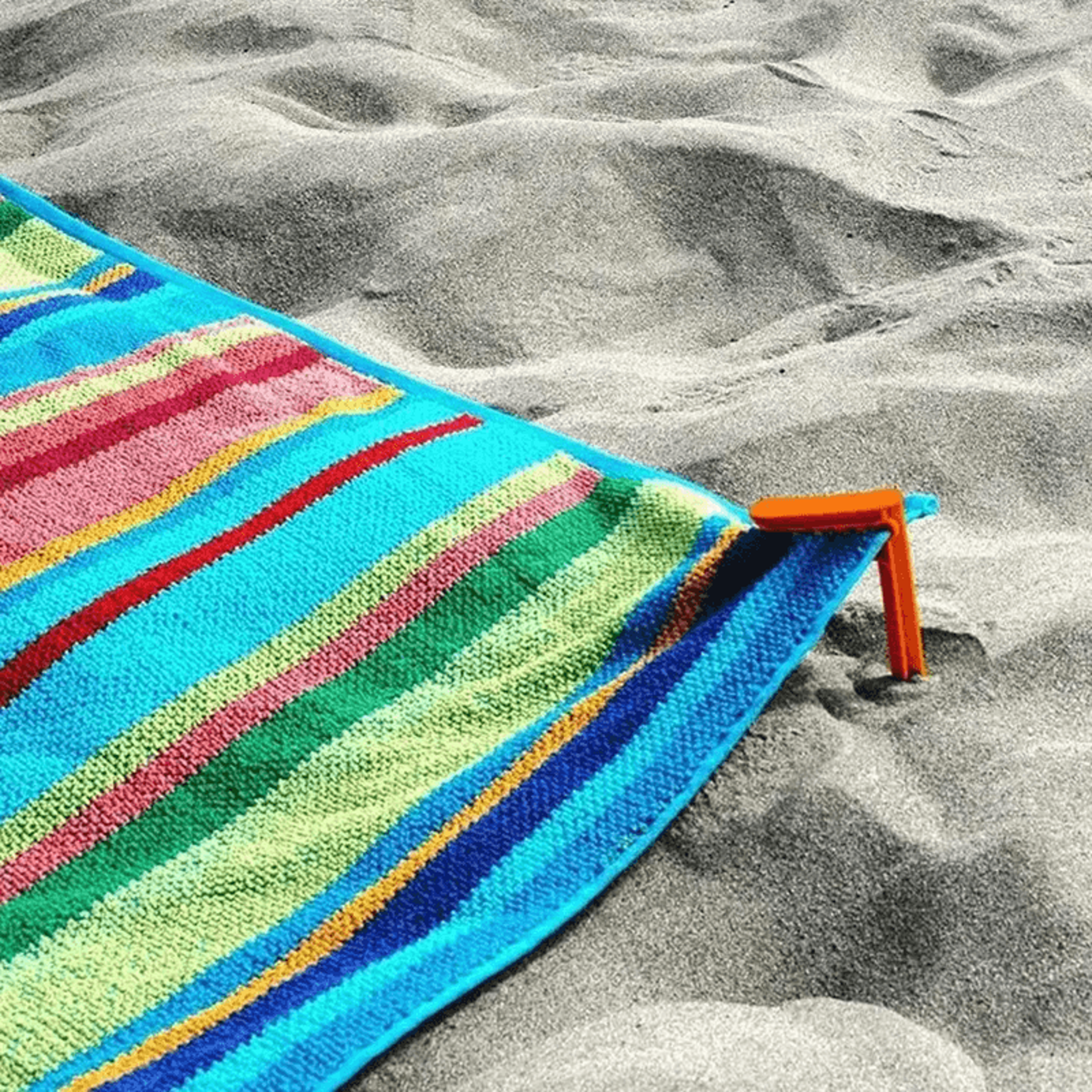 Outdoor Towel And Cloth Clip Set 1