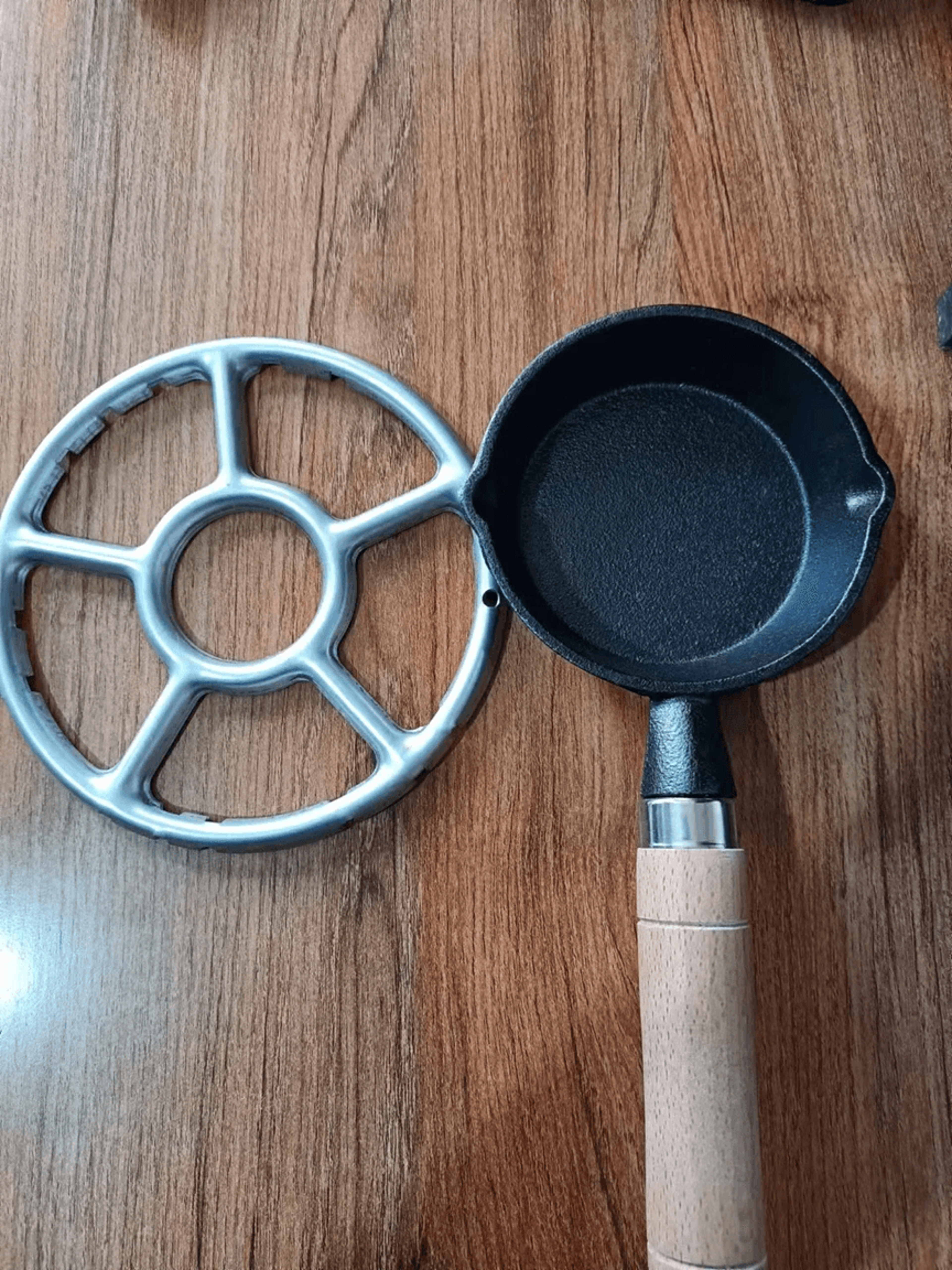 mini cast iron omelette pan for perfect eggs and breakfast cooking