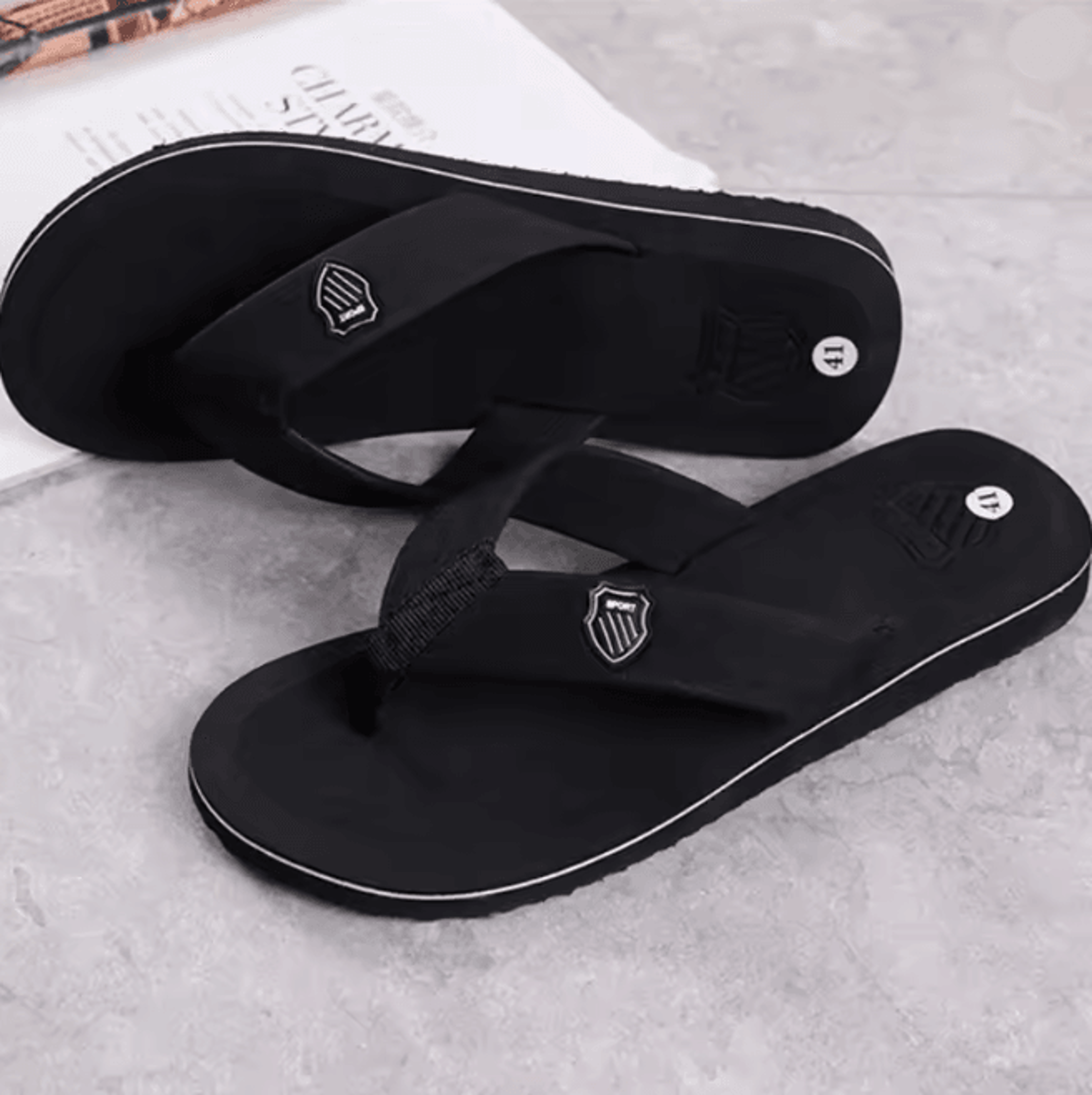 UrbanEase Mens Casual Flip Flops Non Slip Summer Beach Slides 4