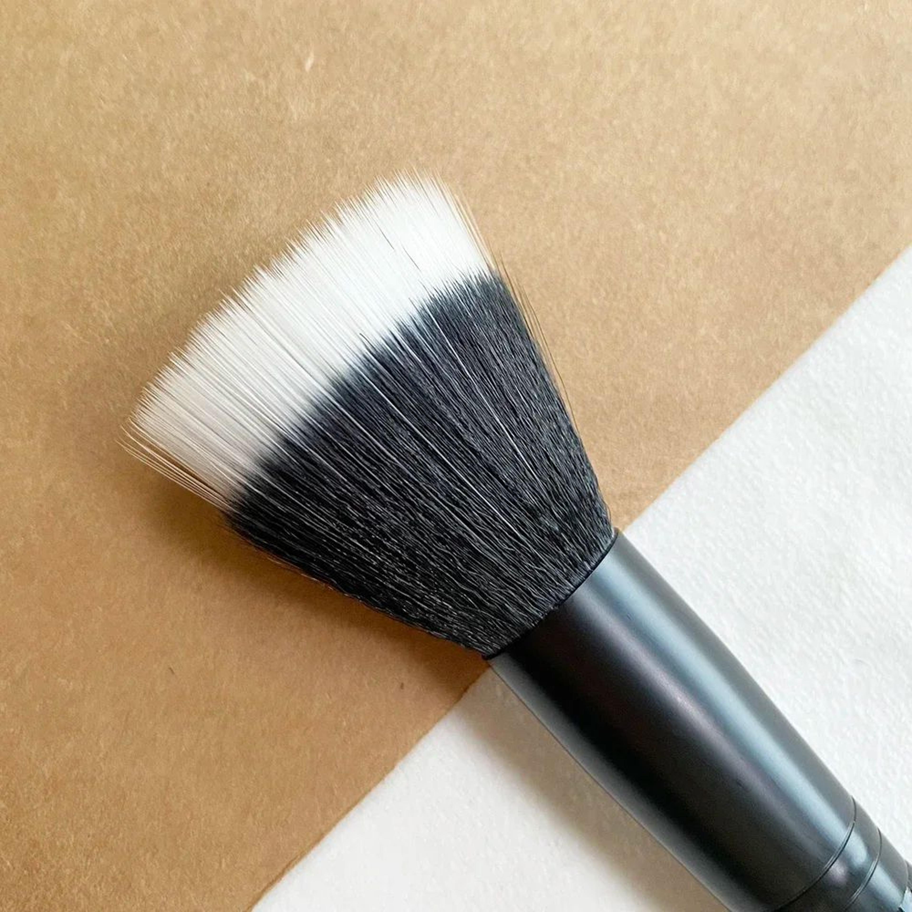 Dual Fiber Stippling Makeup Brush Professional Foundation Blending Brush For Liquid And Cream Makeu 2