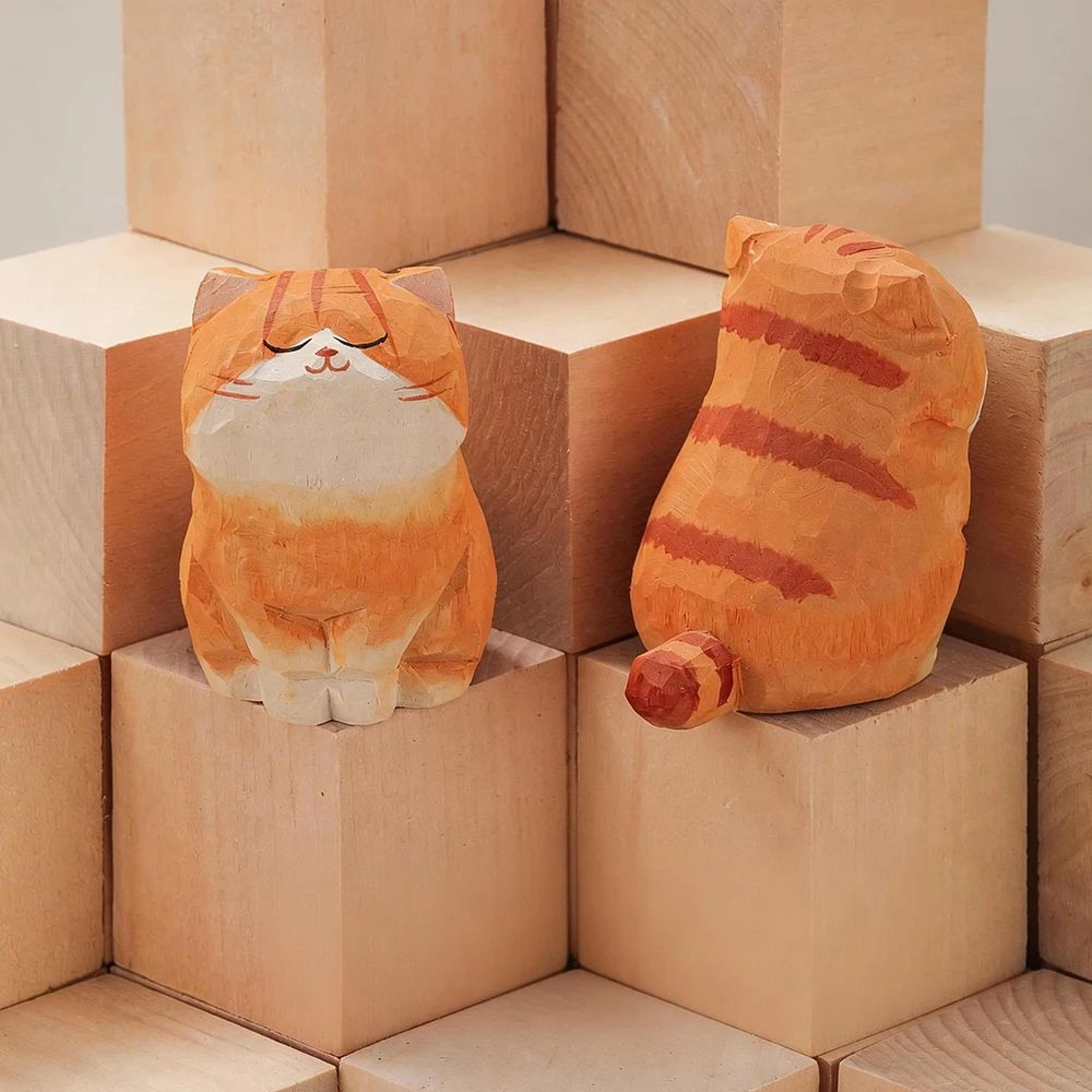 Hand Carved Wooden Cat Figurine Cute Kitten Desk Decor For Home And Car Styling 6
