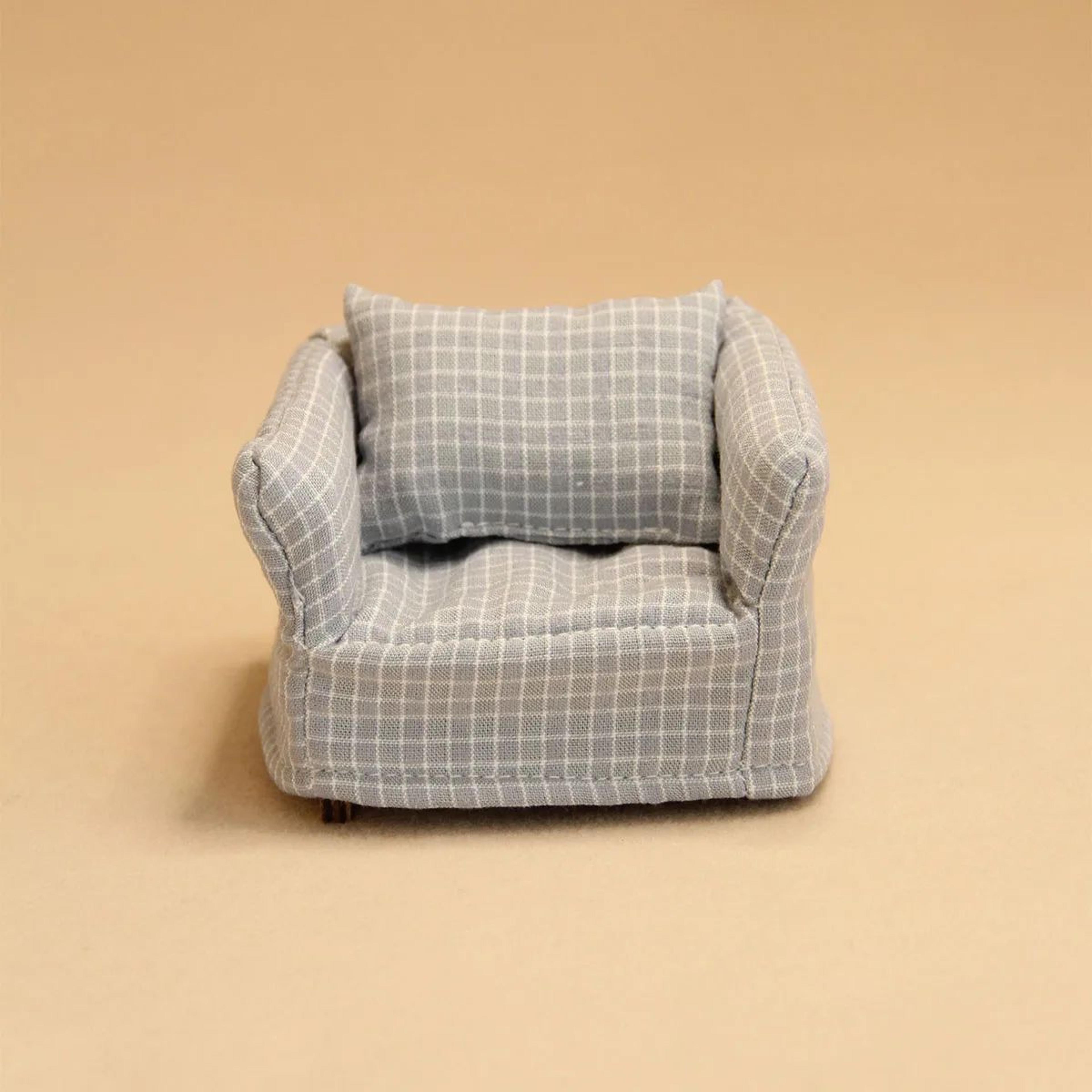 Miniature Dollhouse Sofa 1 To 12 Scale Wooden Plaid Fabric Chair Decor 7