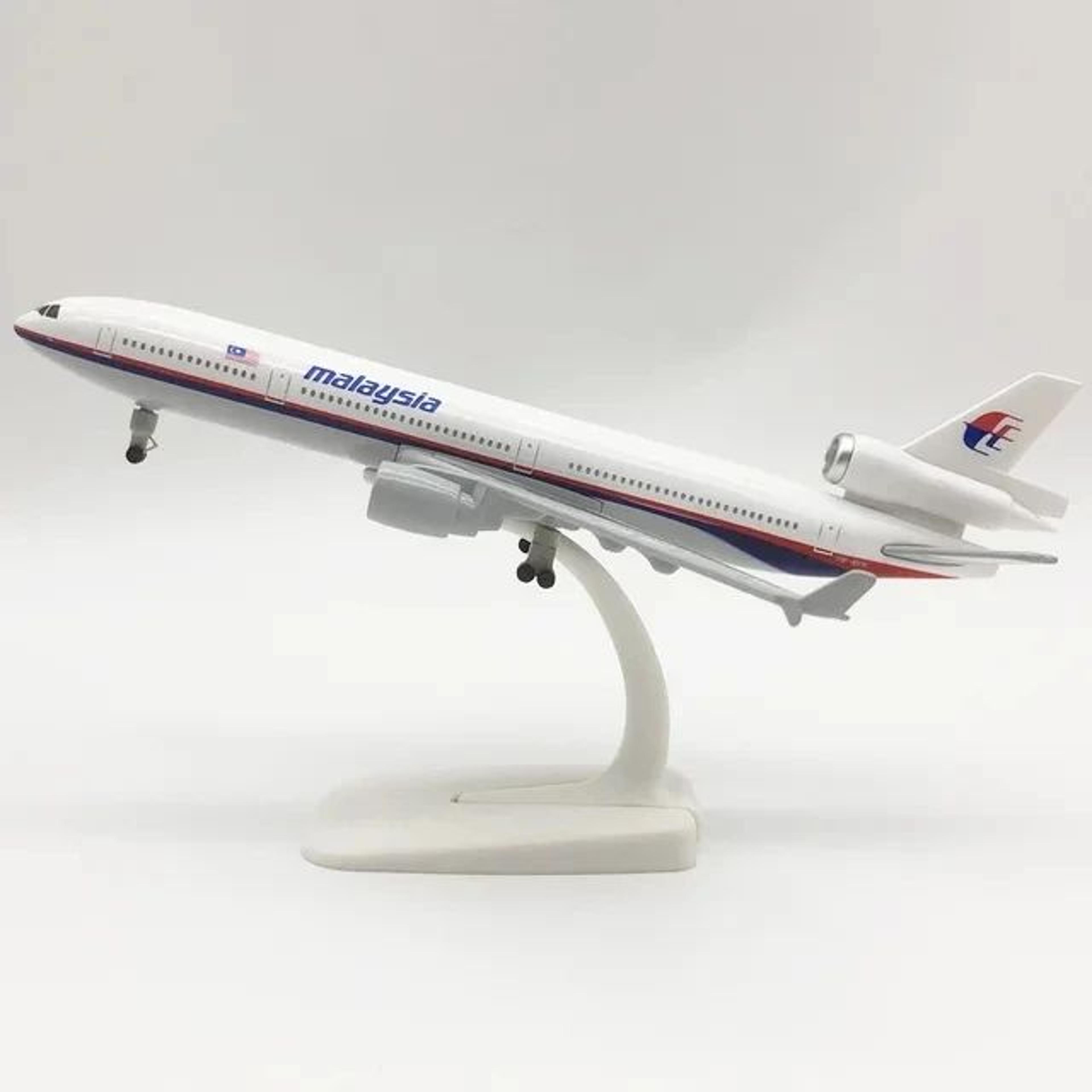 Alloy MD11 Airplane Model With Landing Gear Display 9