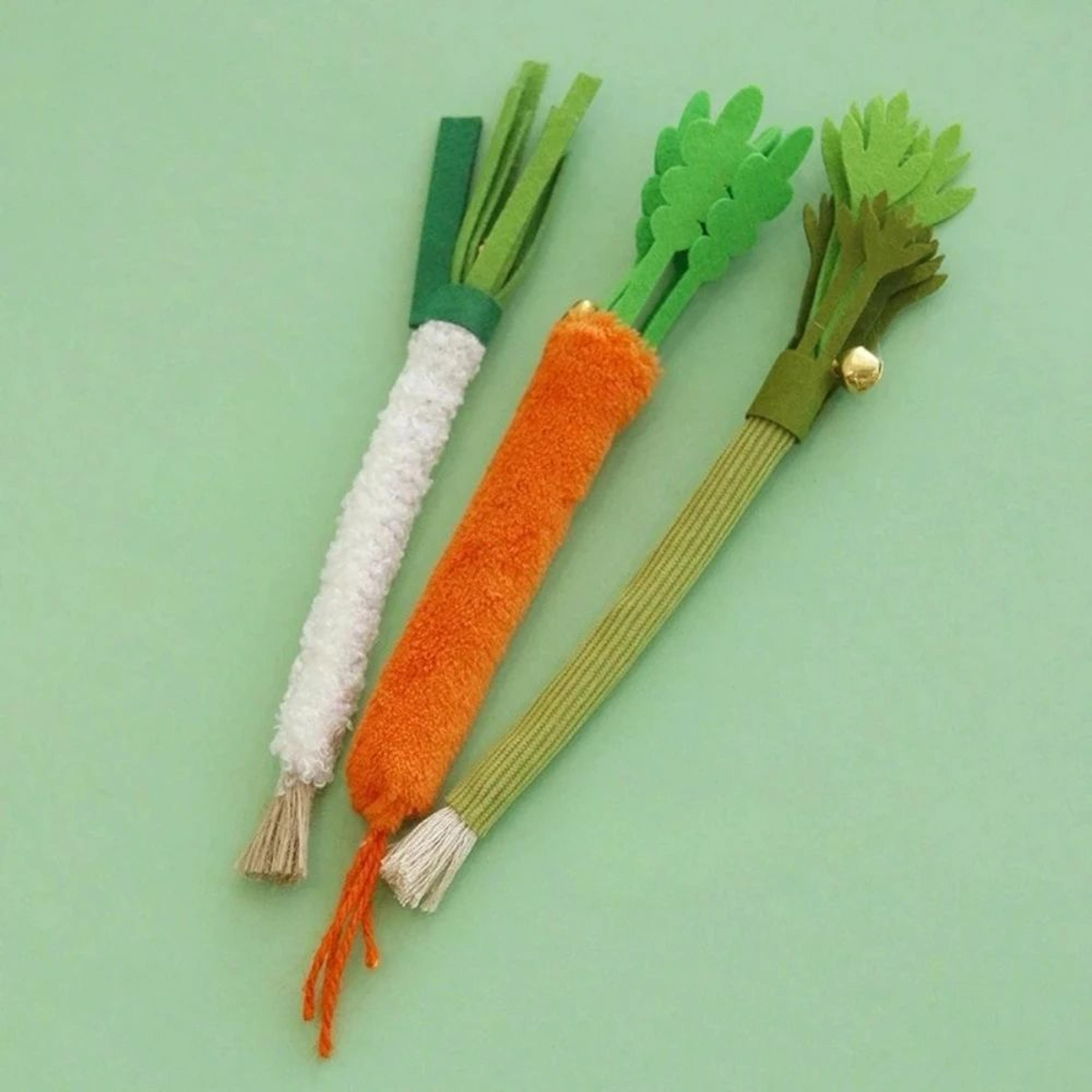Interactive Cat Chew Toy Set With Bell For Teeth Cleaning 0