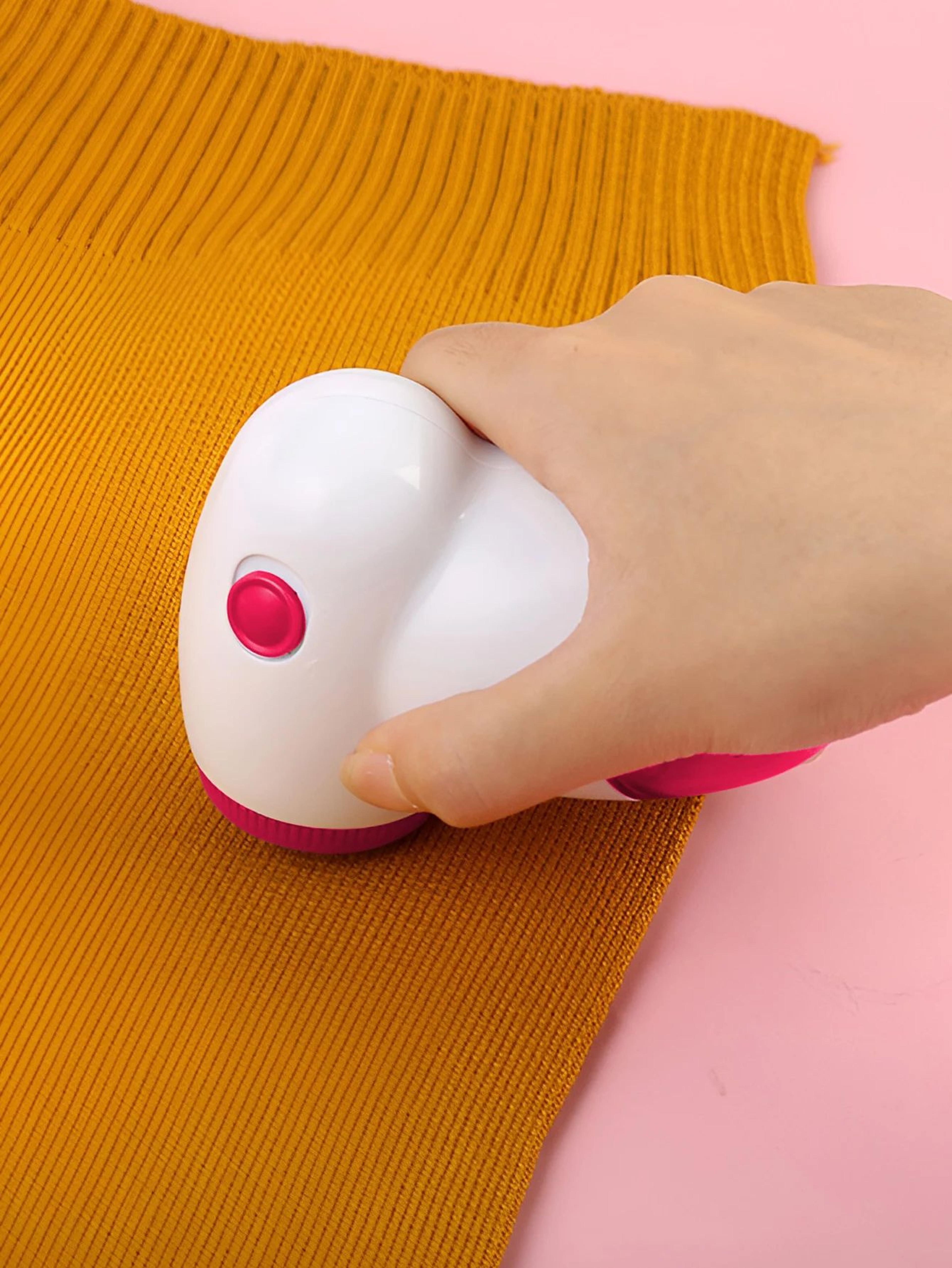 Rechargeable Electric Lint Remover Portable Fabric Shaver For Clothes 3
