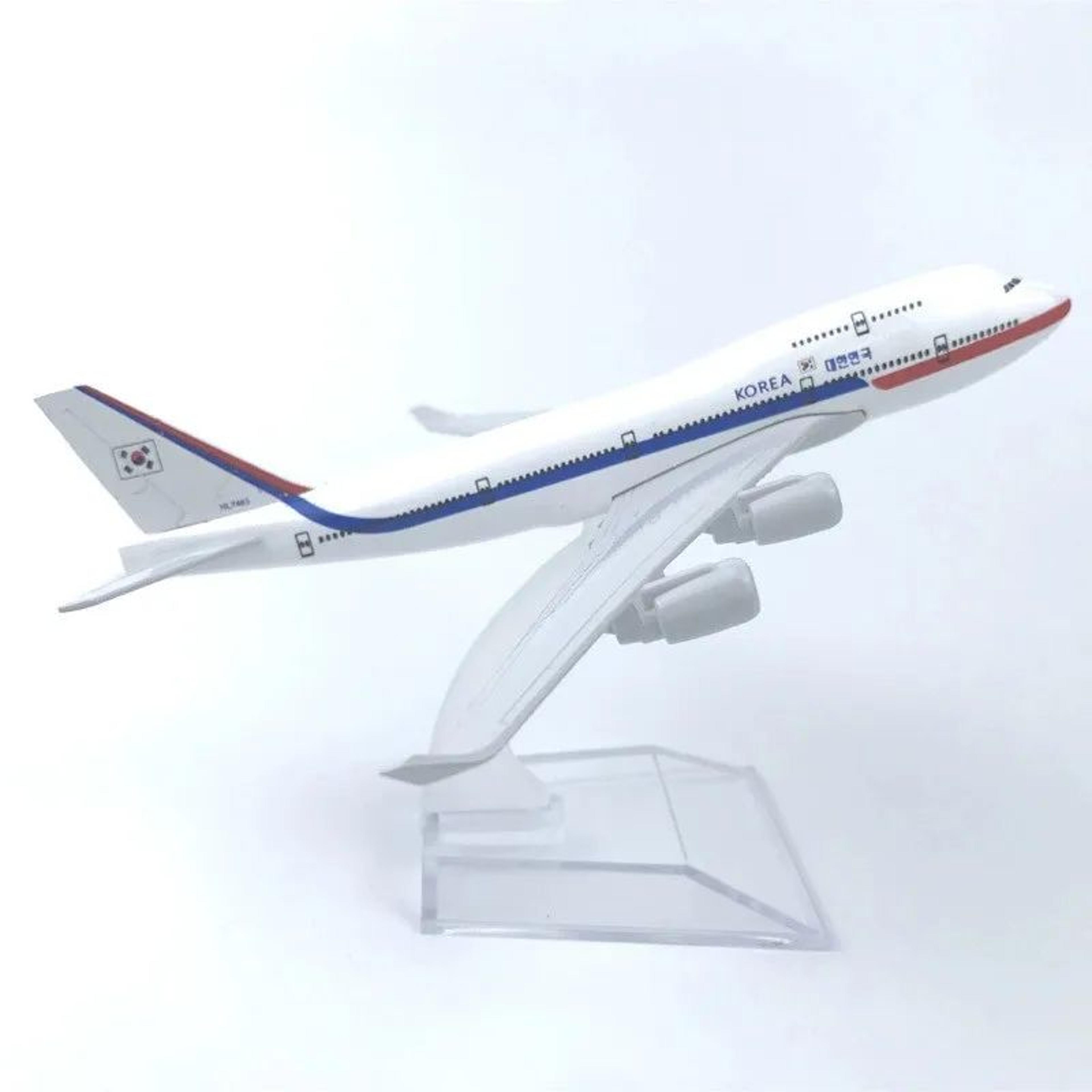 6 Inch Diecast Passenger Airplane Model 18