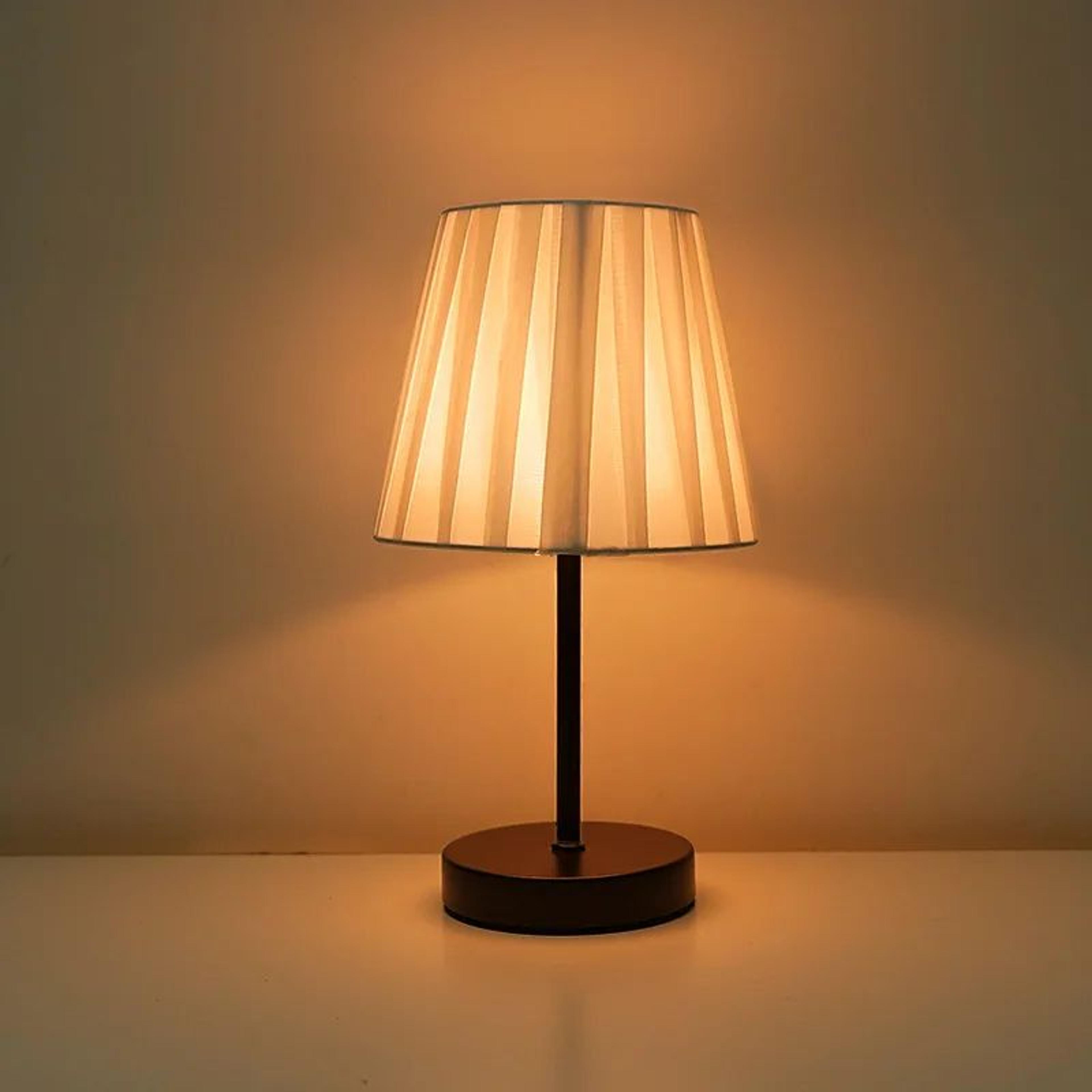 Solid Wood Fabric USB Bedside Lamp 6