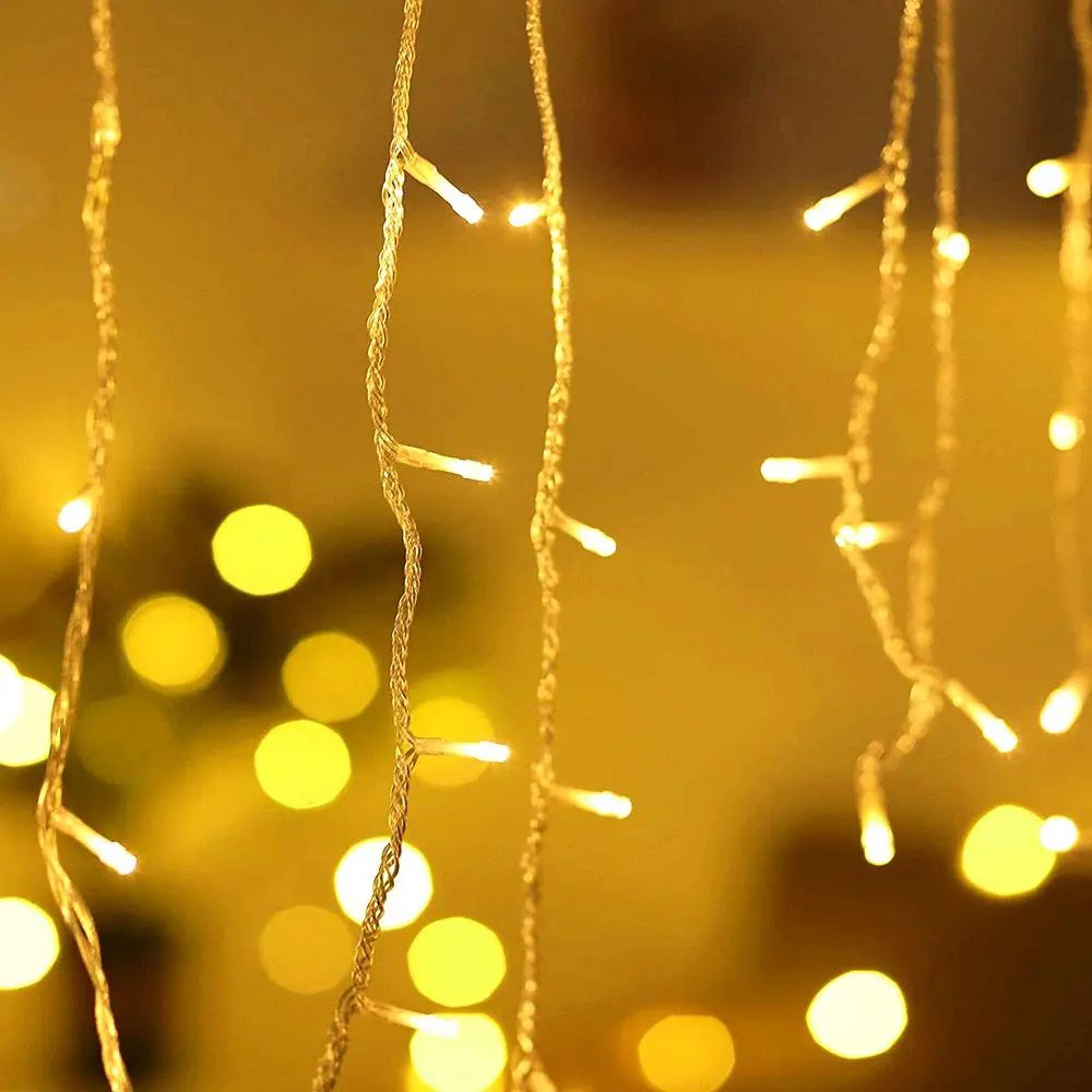 Outdoor Cascading LED Icicle Lights 5