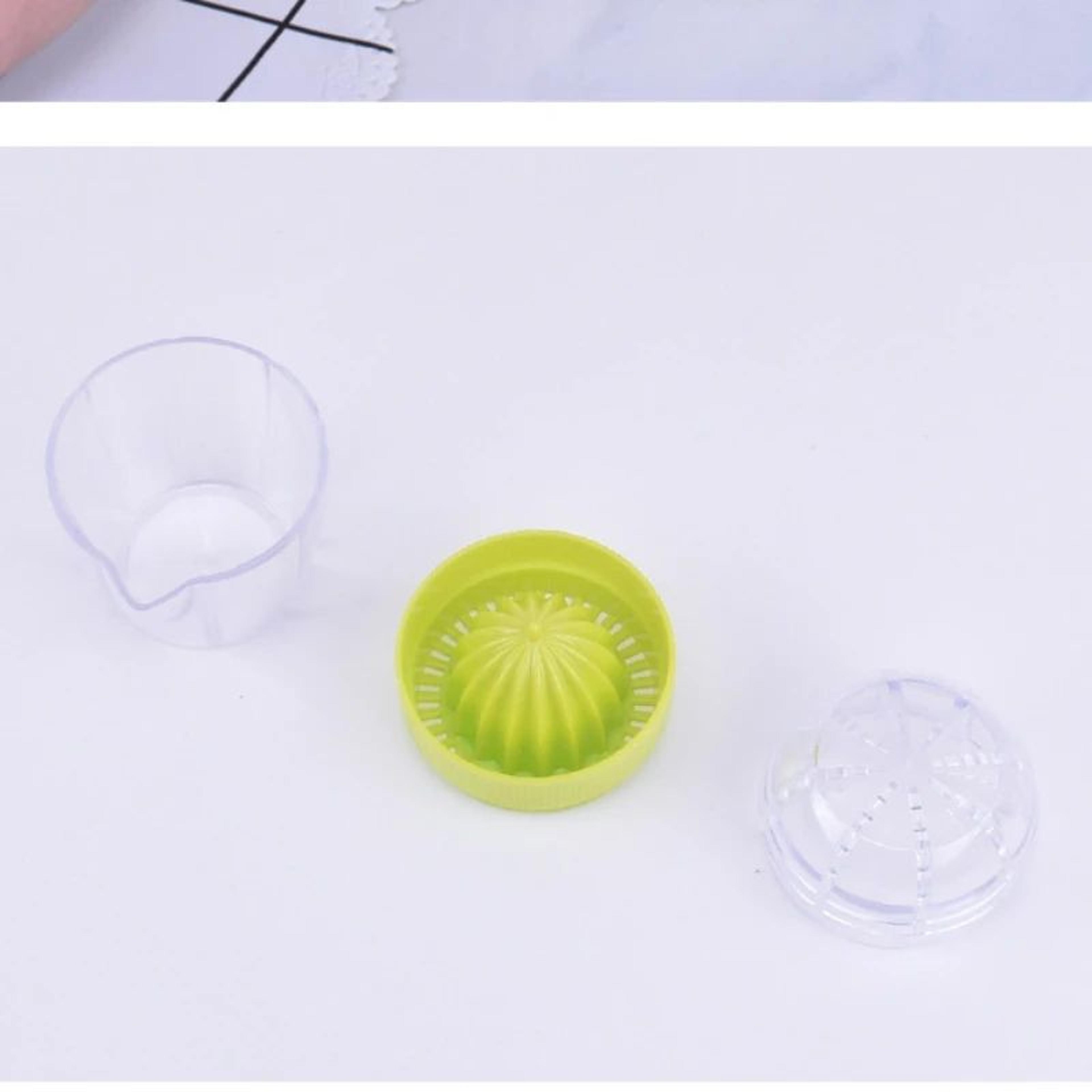 Manual Citrus Juicer With Measuring Cup 4