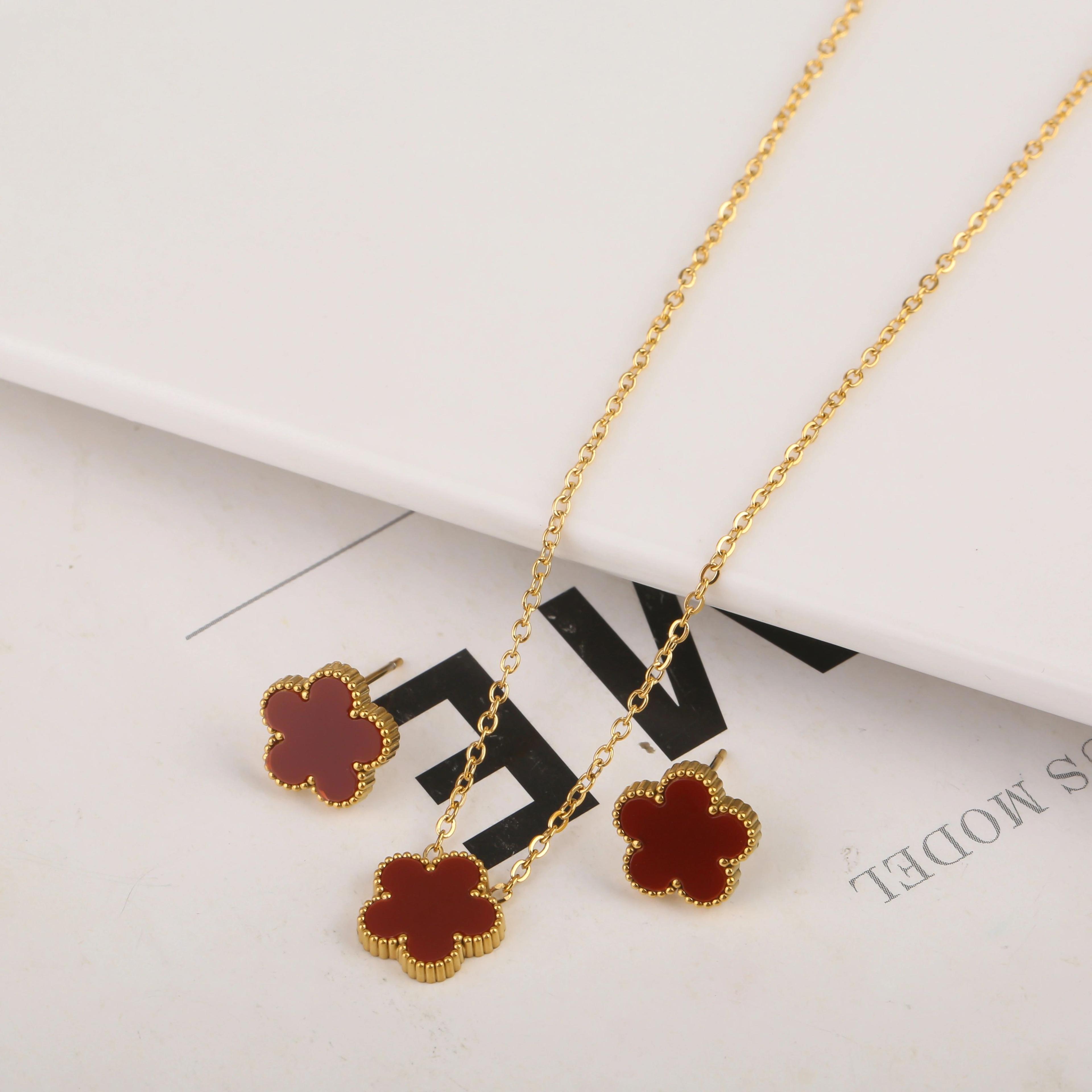 Luxury Gold Plated Clover Bracelet  Adjustable Stainless Steel 316L Flower Jewelry For Women 13