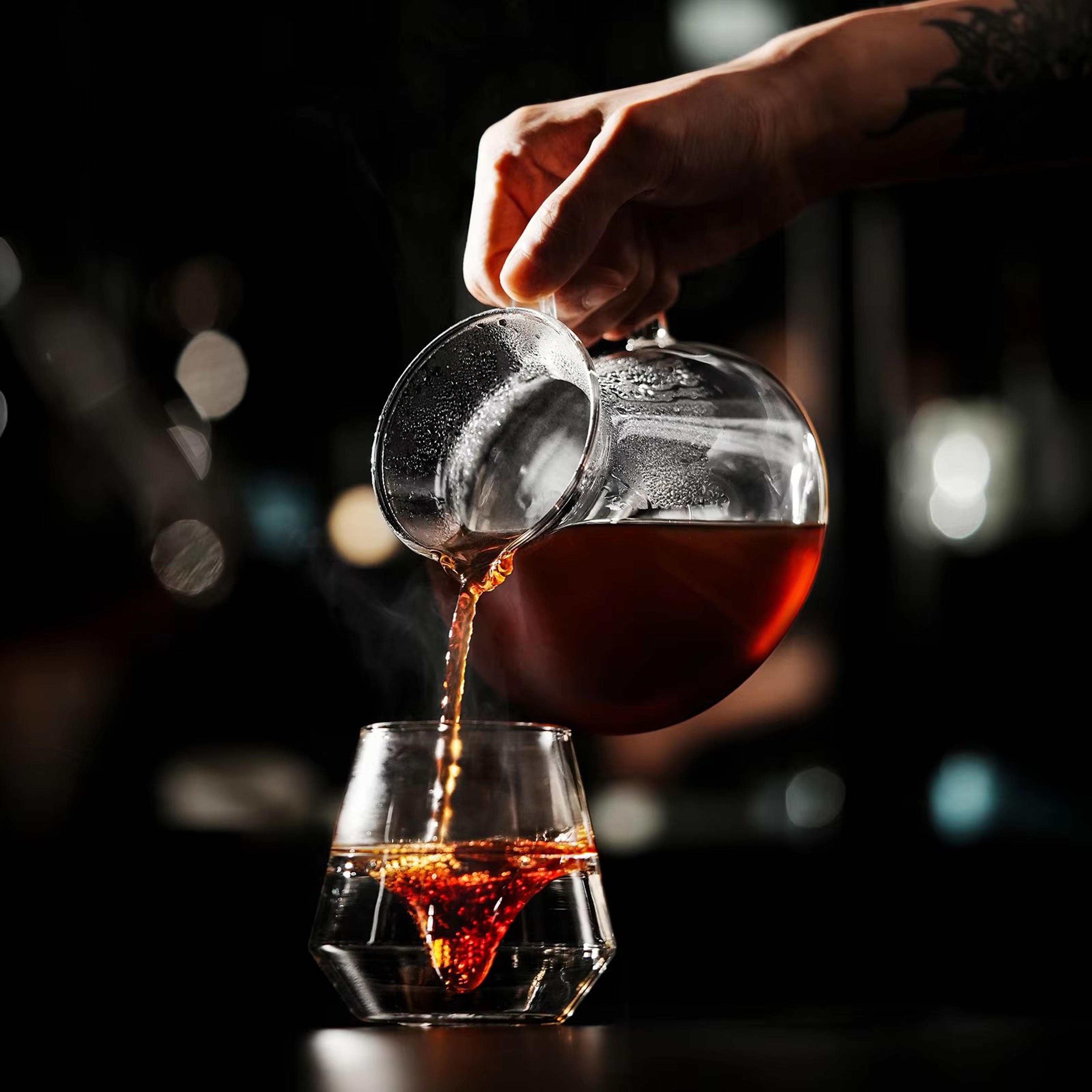 MHW3BOMBER Hill Coffee Server  High Borosilicate Glass Pour Over Server With Ergonomic Handle For B 5