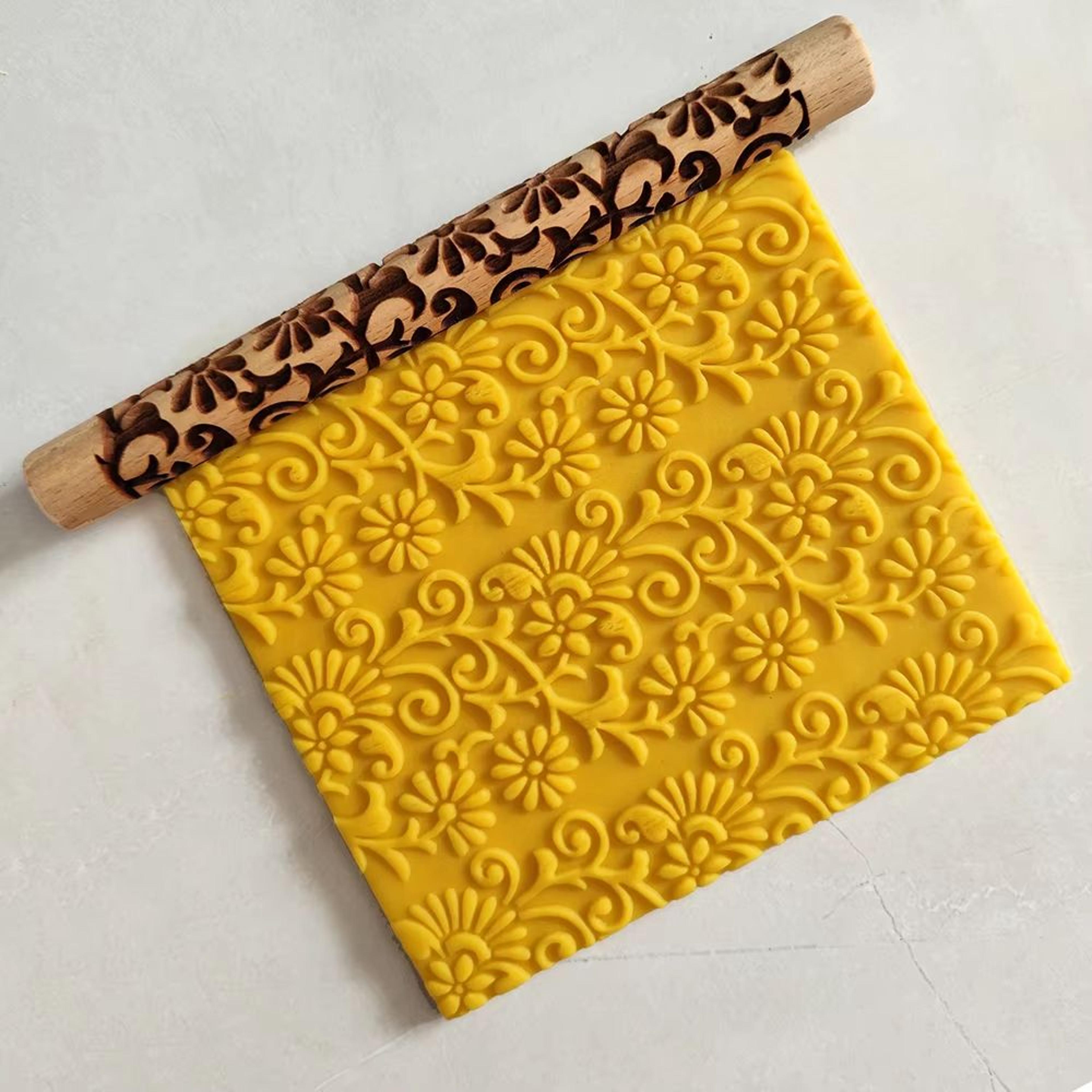 Flower Design Wooden Embossed Rolling Pin  Natural 3D Baking Tool For Cookies Fondant  Pastry 0