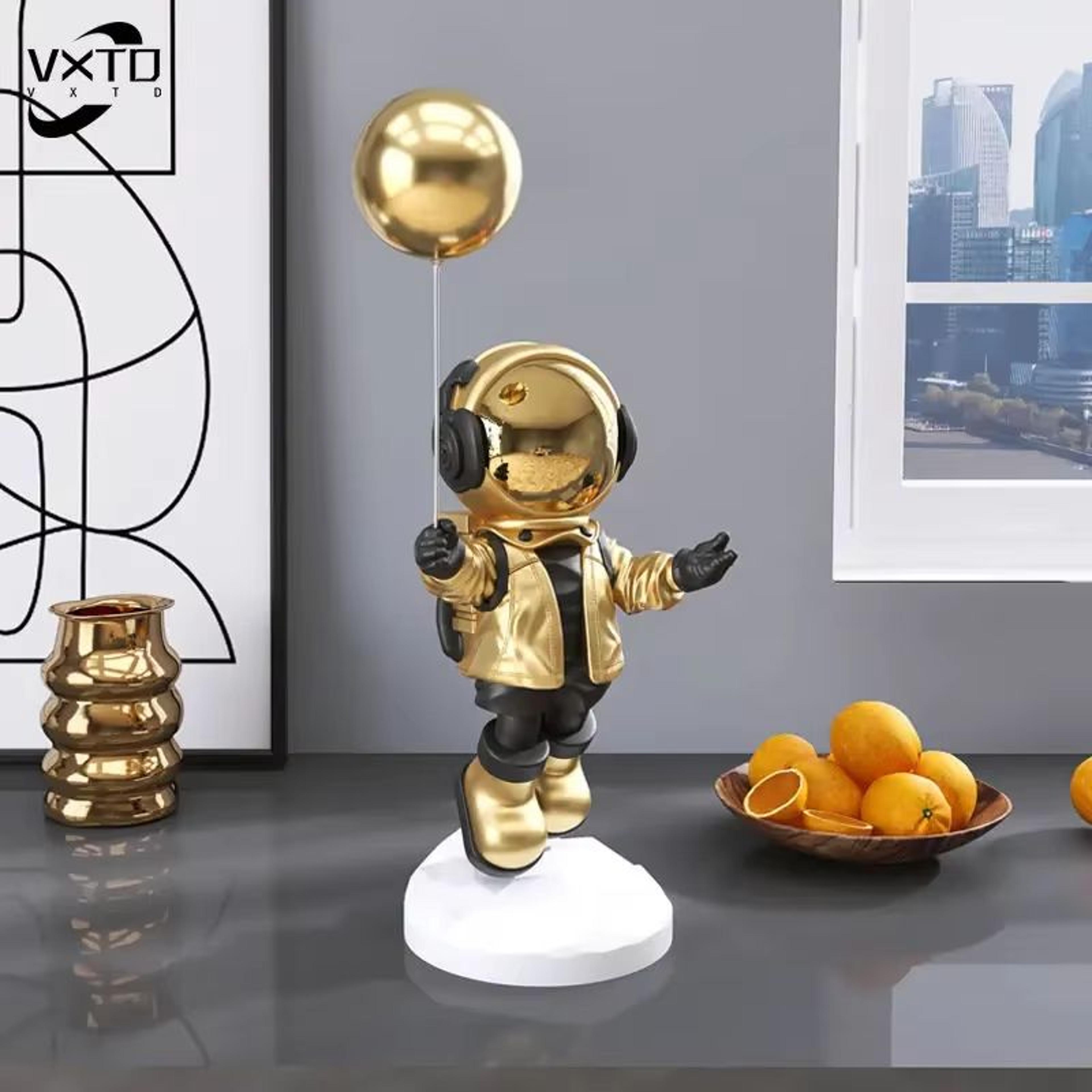 Balloon Astronaut Resin Ornament  Unique Home Decor Craft For Desk Bookcase Or Office Decoration 0