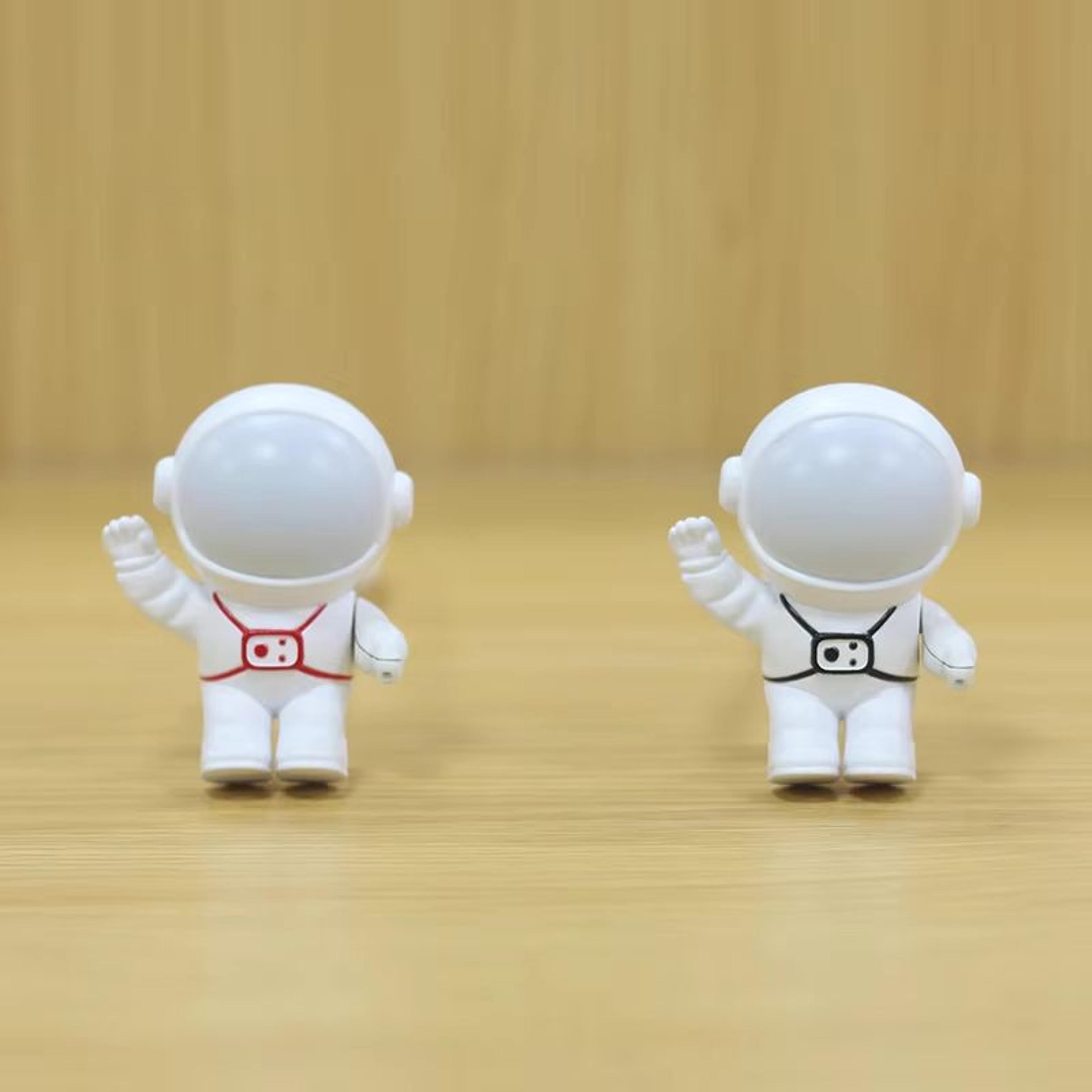 Astronaut USB Night Light Voice Control Mini LED Desk Lamp 3