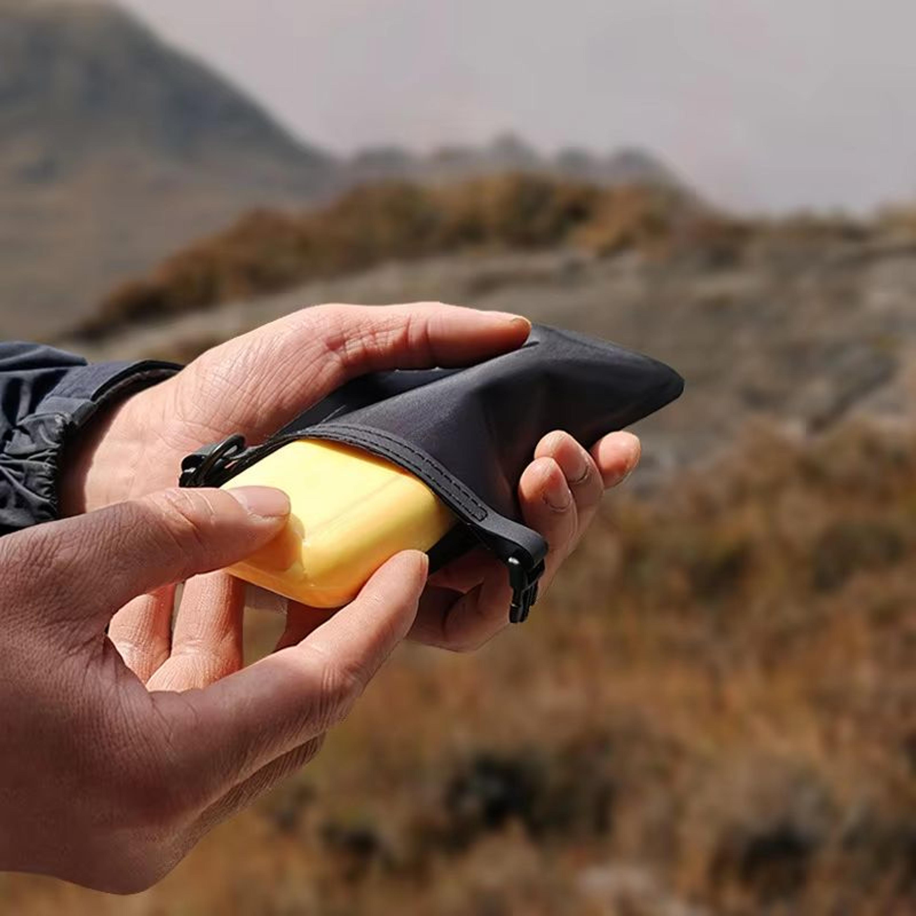 Outdoor Portable Waterproof  Leakproof Soap Bar Travel Case With QuickDry Pouch 2