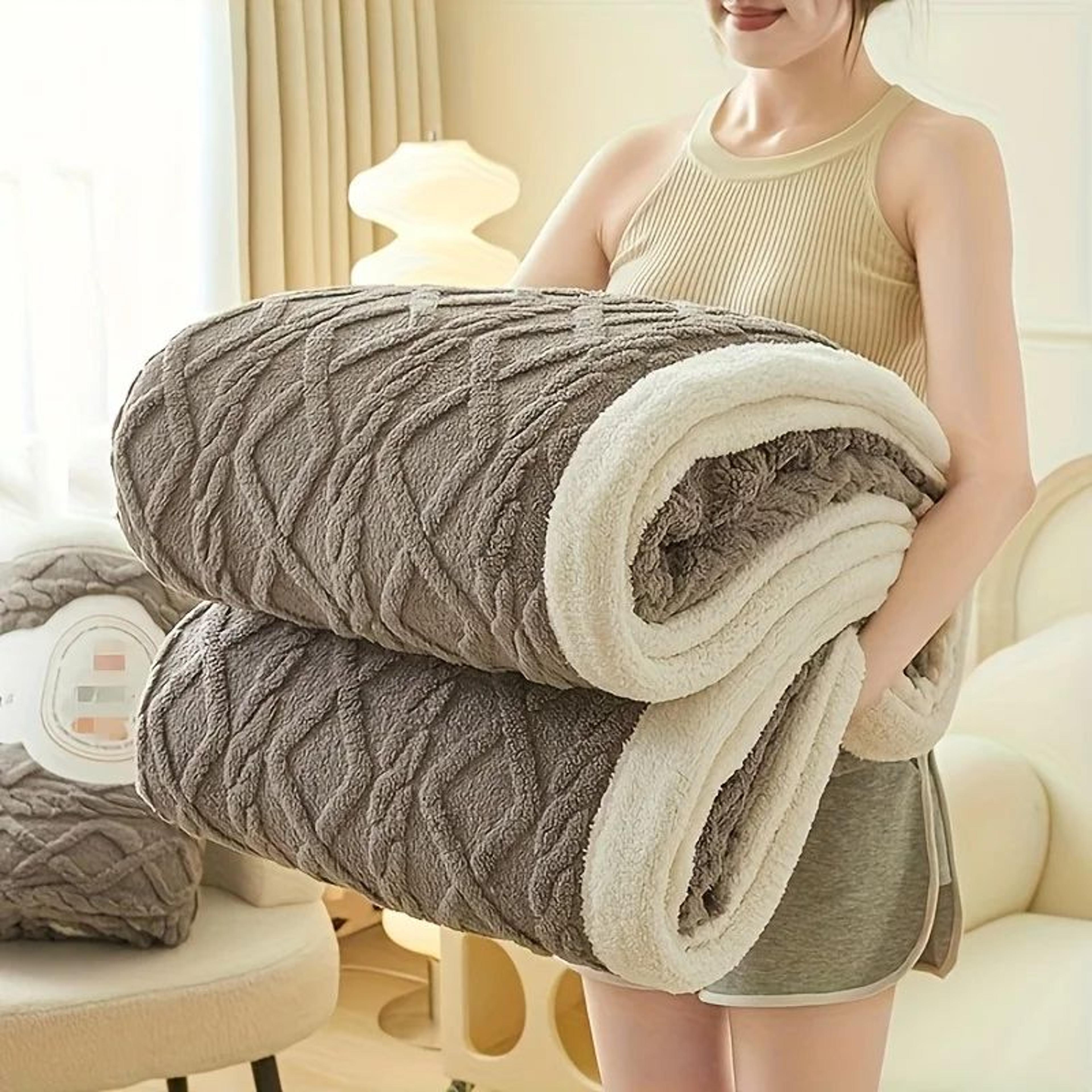 AllSeason Coral Fleece Throw Blanket  Thick Soft Lamb Wool Sofa  Nap Blanket 1