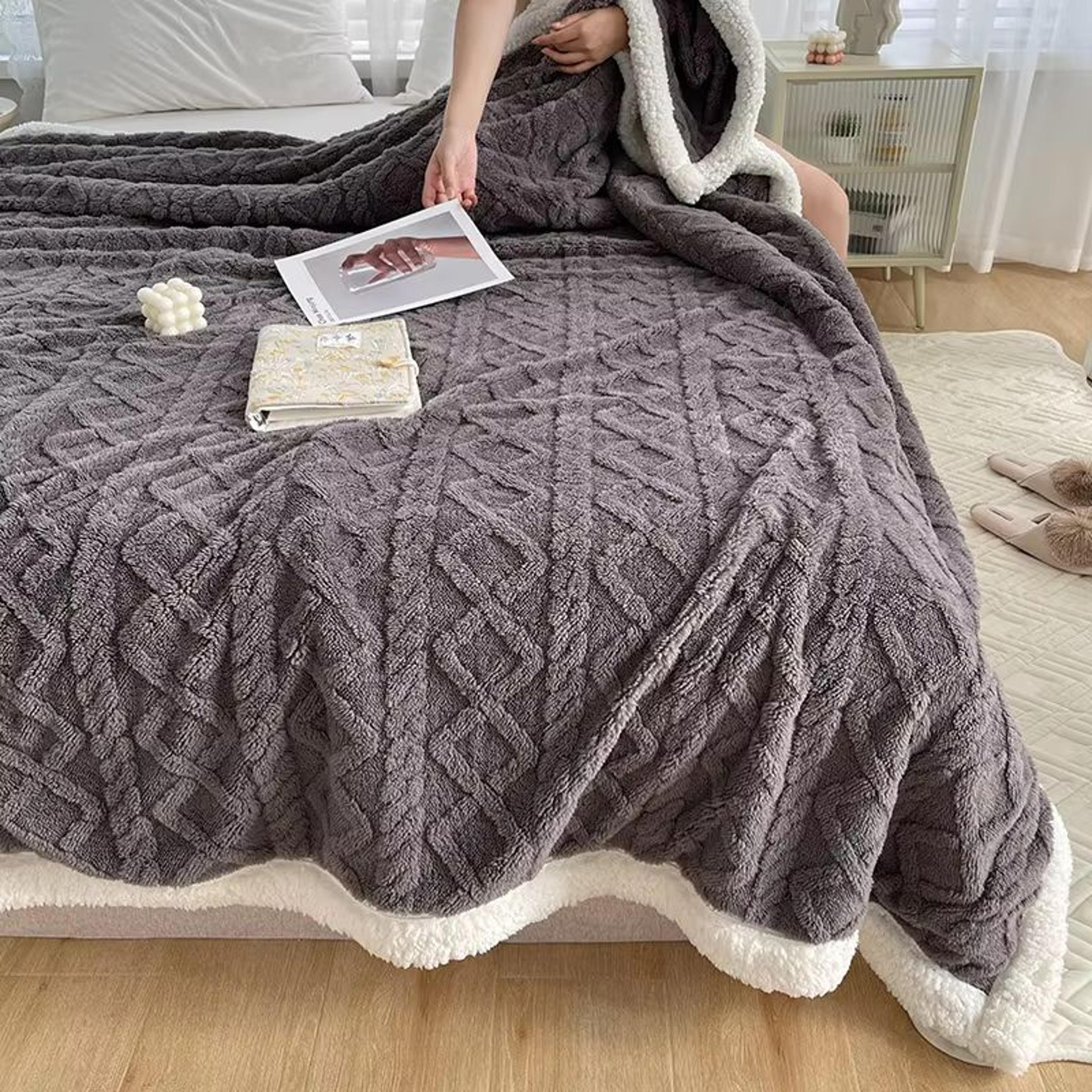 AllSeason Coral Fleece Throw Blanket  Thick Soft Lamb Wool Sofa  Nap Blanket 8